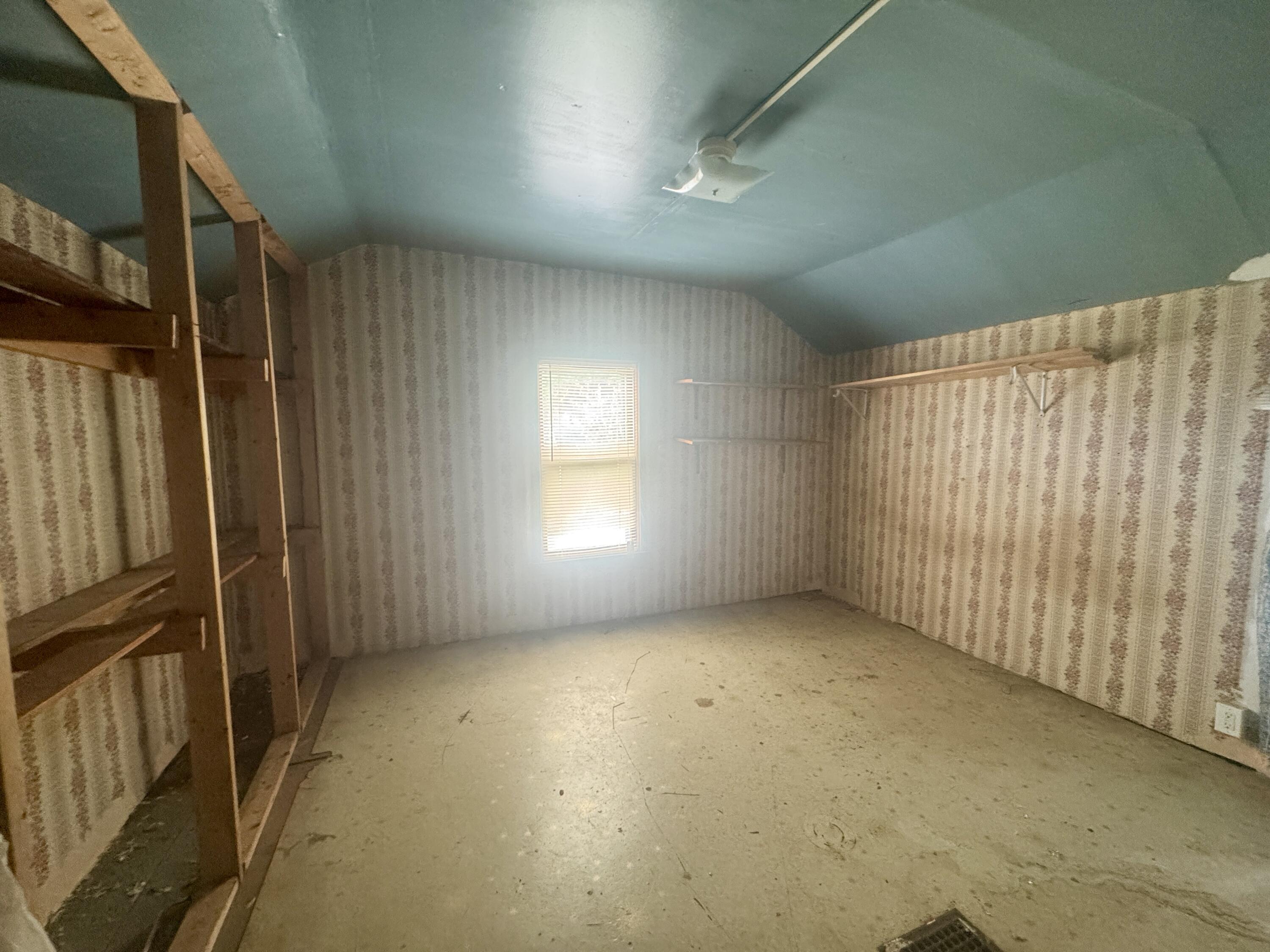 515 E North Street Property Photo 9