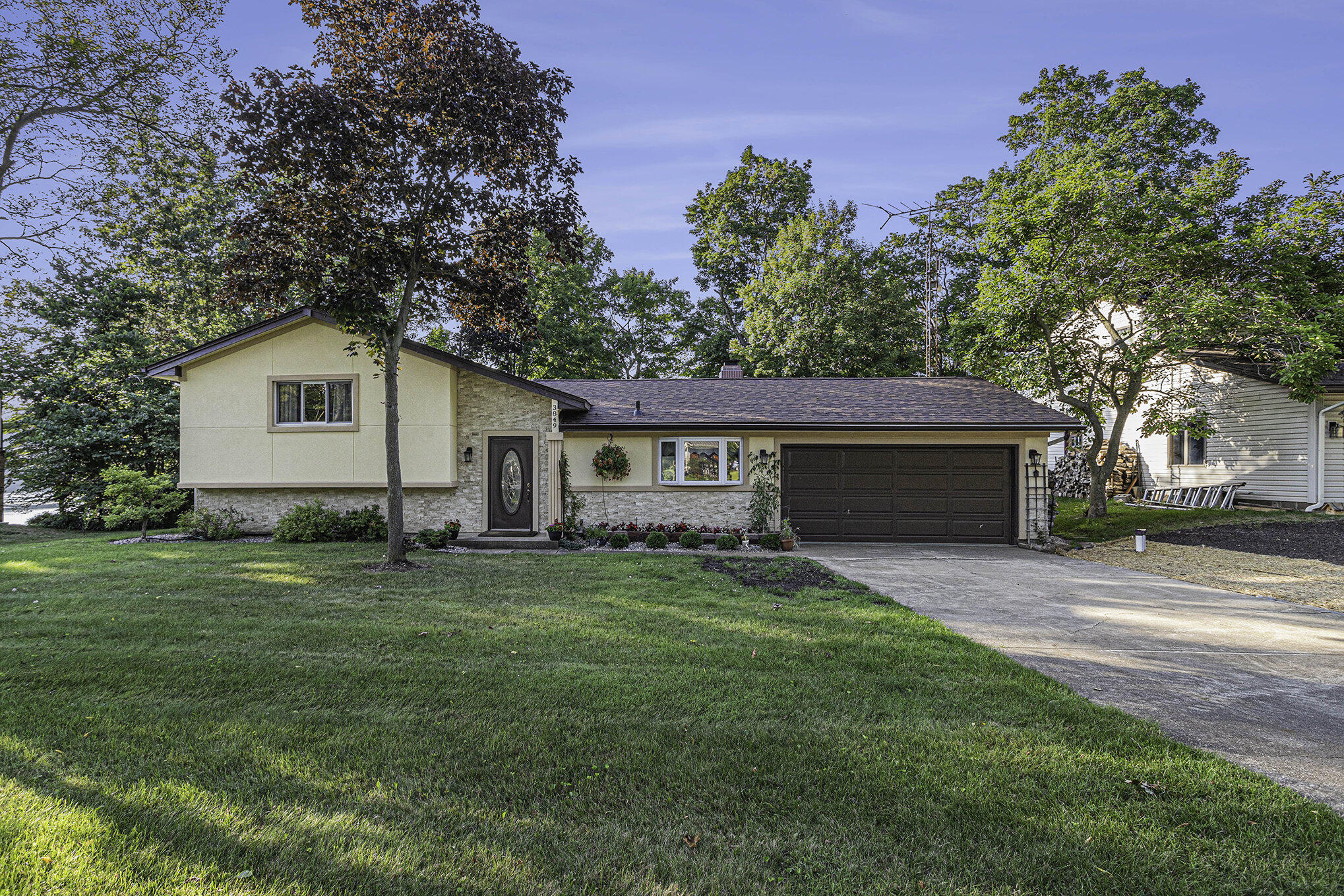 3849 Maple Lane Property Photo 1
