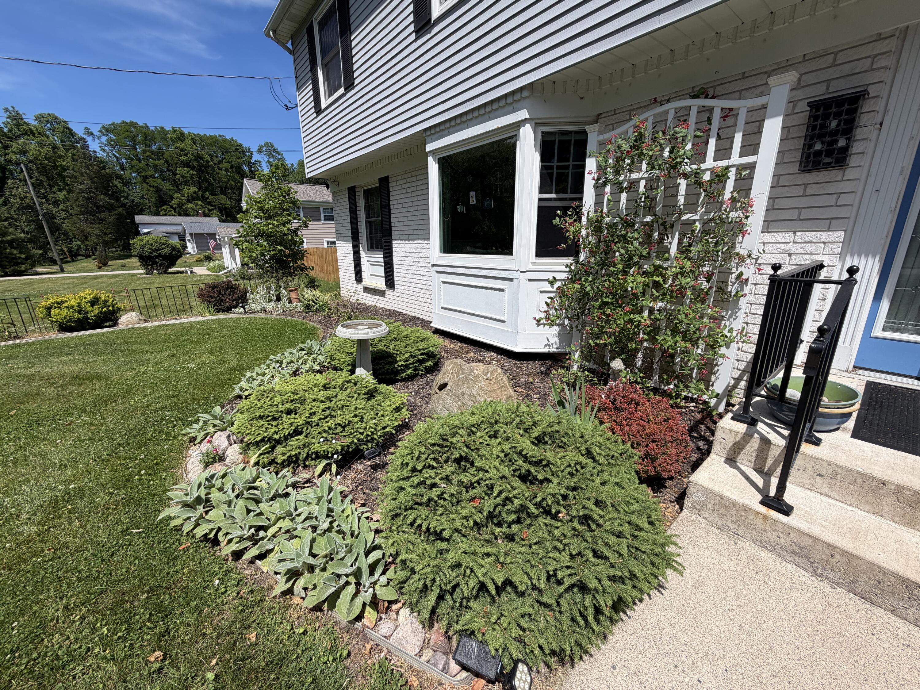 334 Grand Street N Property Photo 26