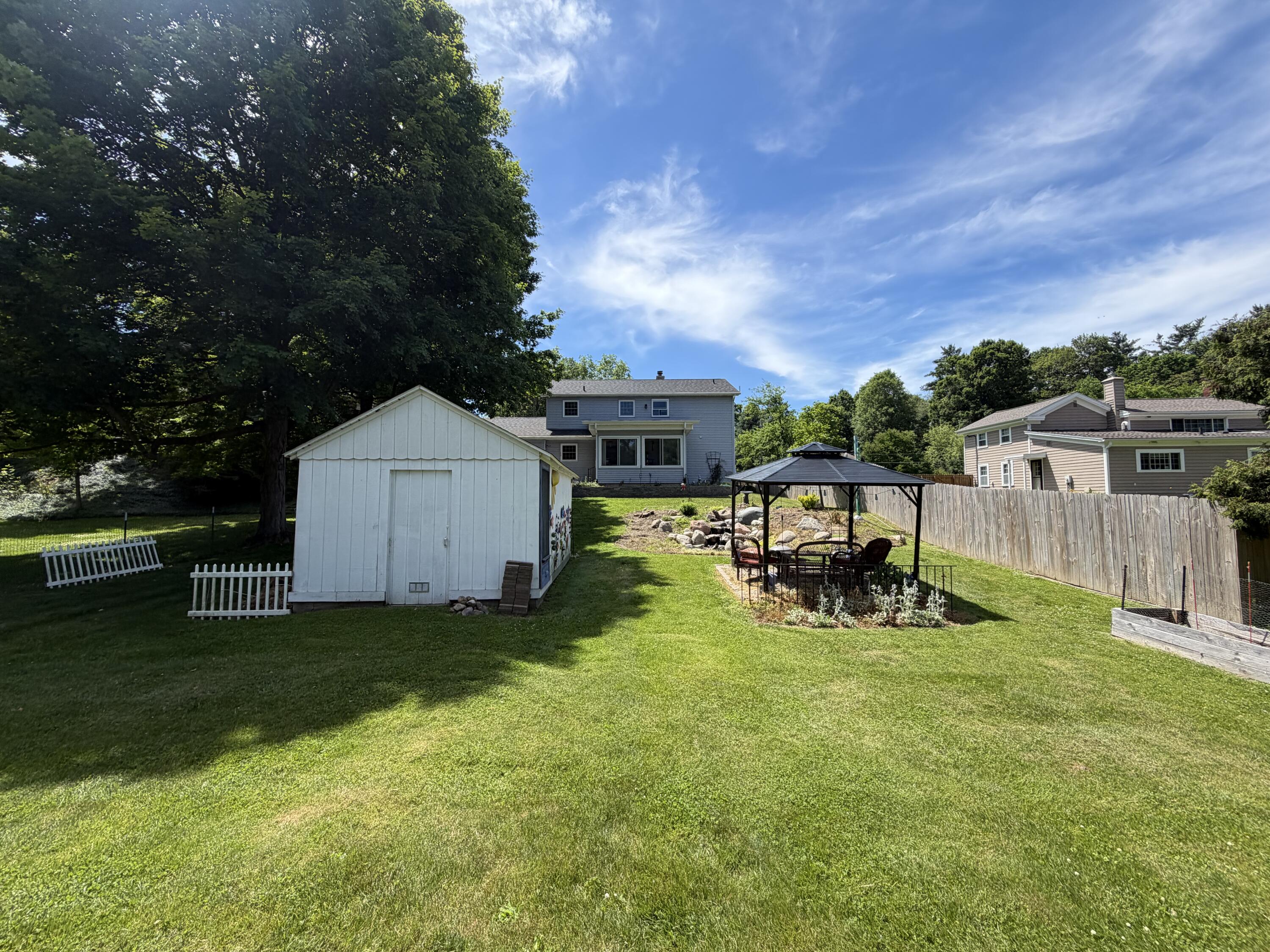 334 Grand Street N Property Photo 27