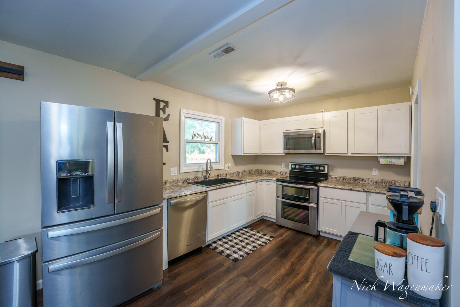 3225 Benston Road Property Photo 5
