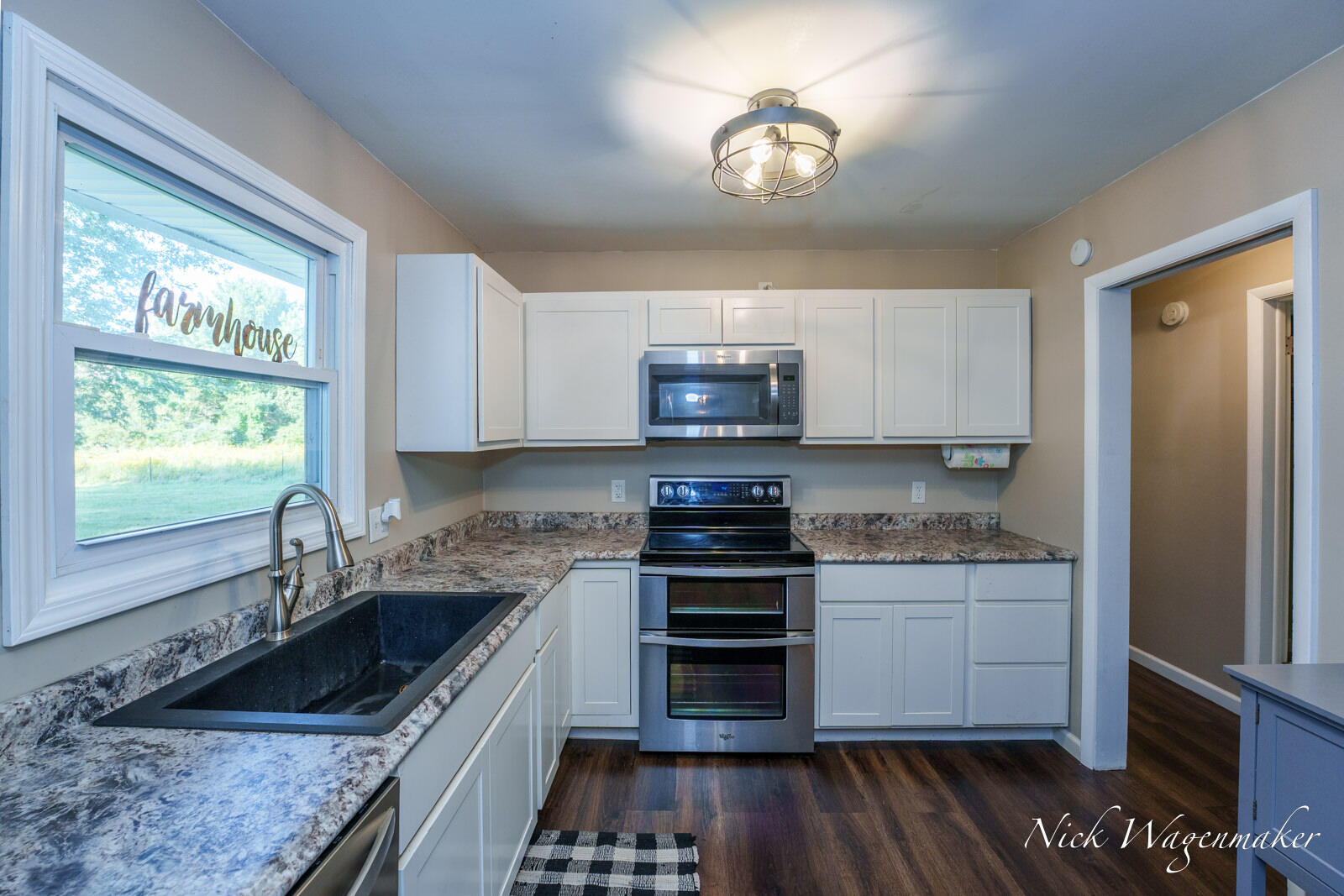 3225 Benston Road Property Photo 6