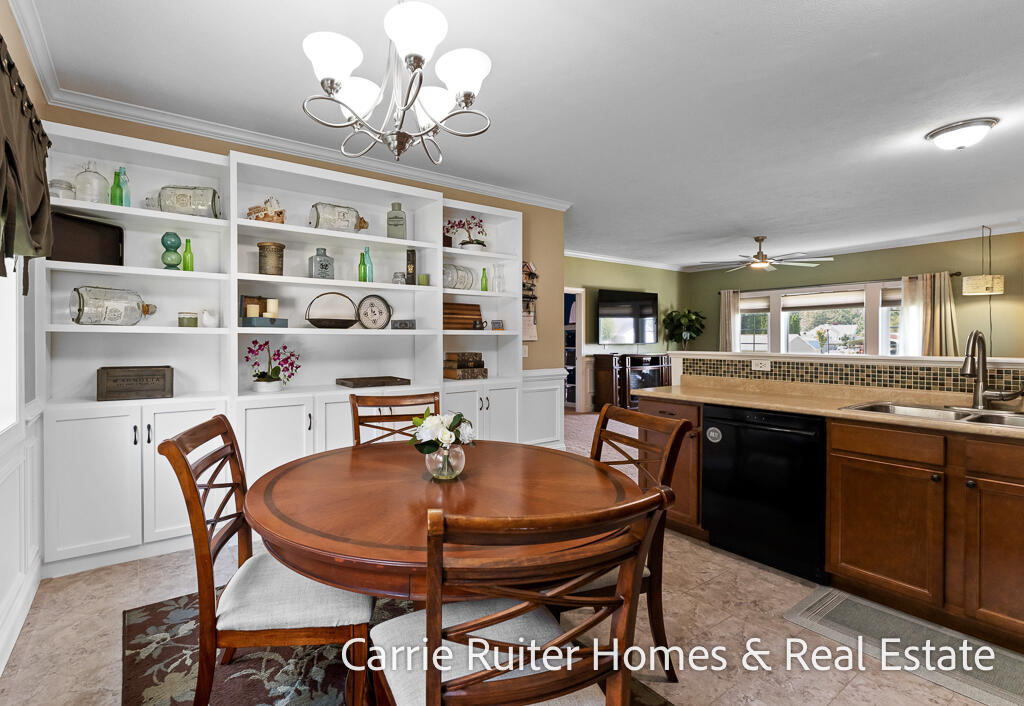 1104 Zachary Street Property Photo 6