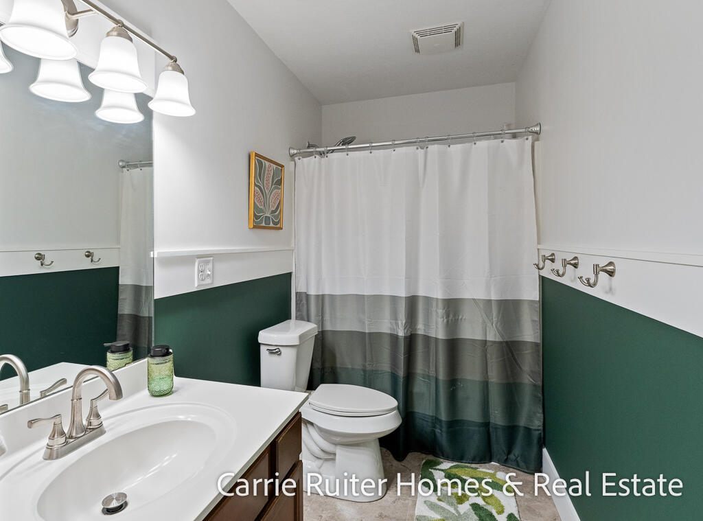 1104 Zachary Street Property Photo 23