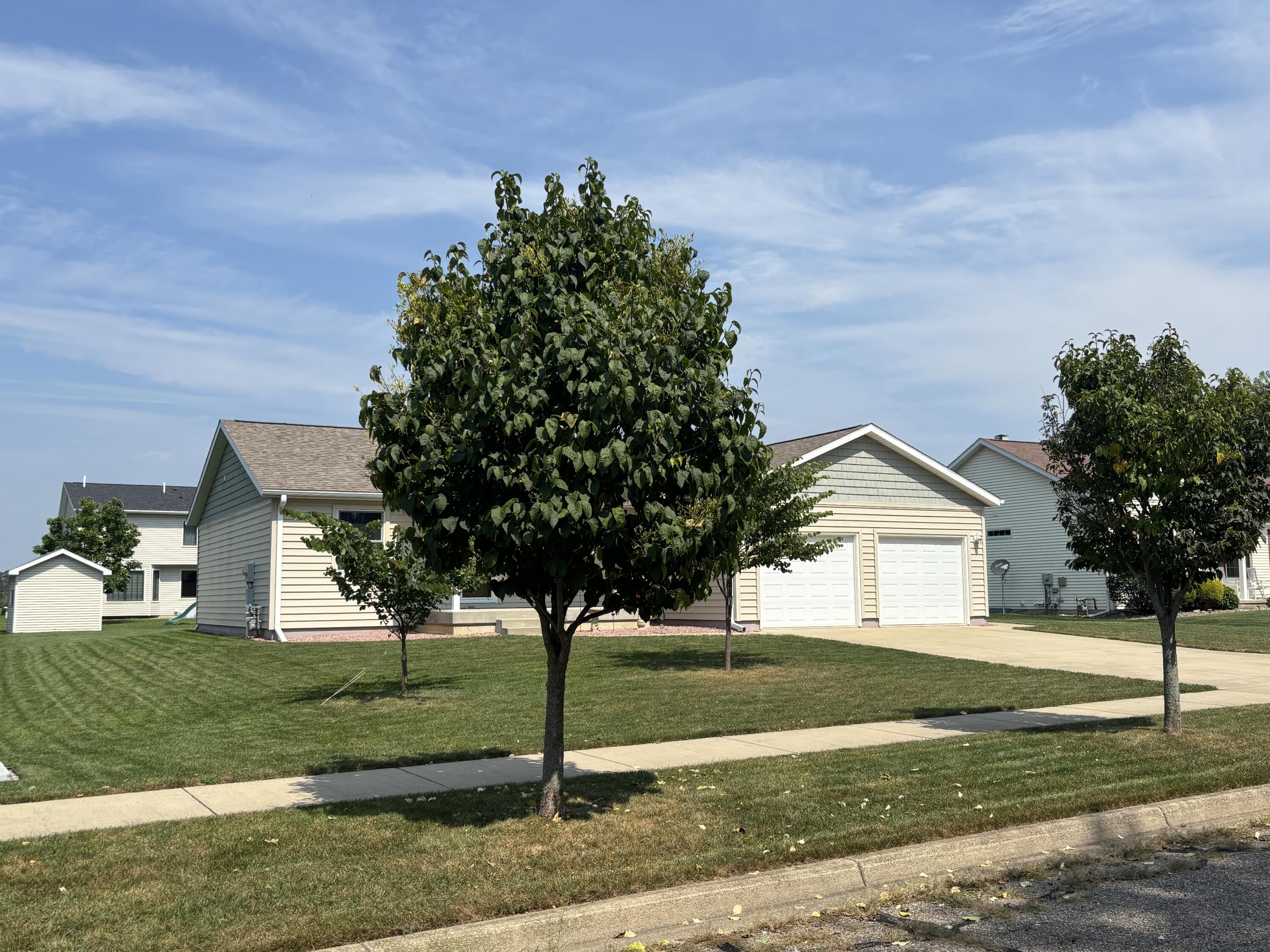 604 Hampshire Drive Property Photo 3