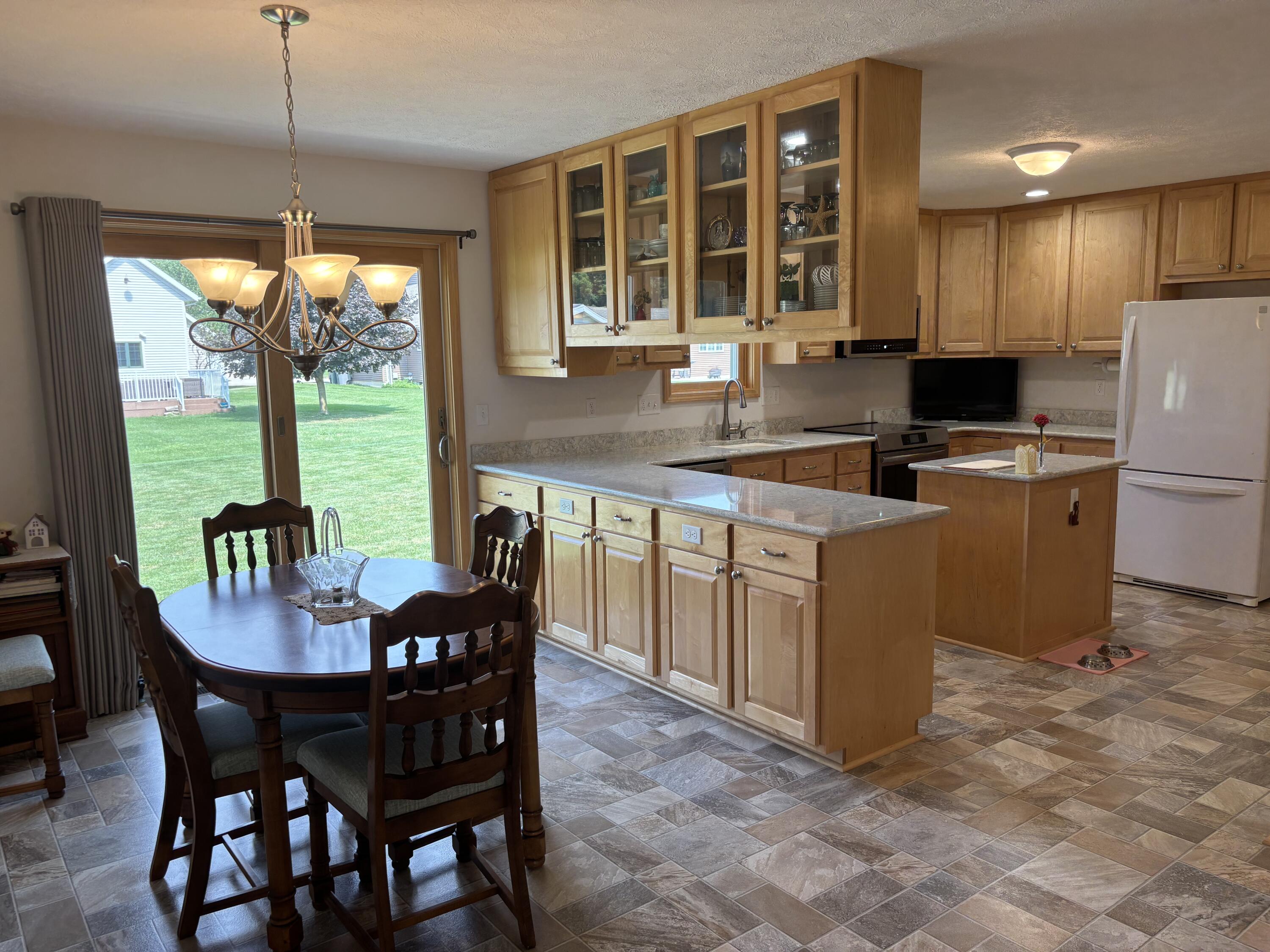 604 Hampshire Drive Property Photo 6