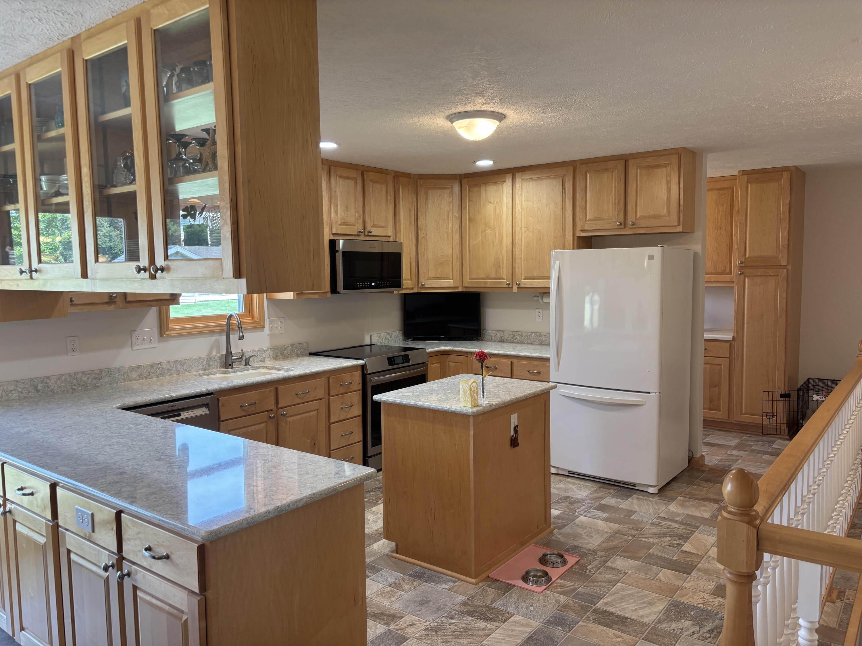 604 Hampshire Drive Property Photo 7