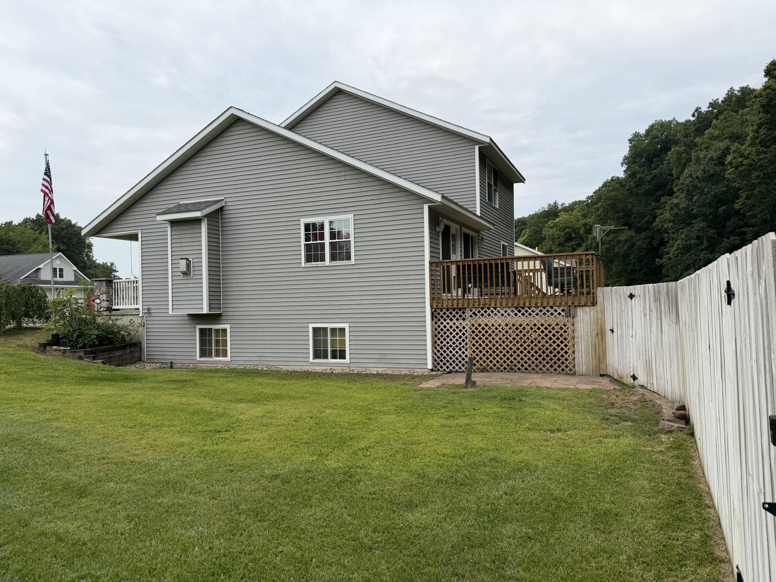 3221 Fairhaven Drive Property Photo 3