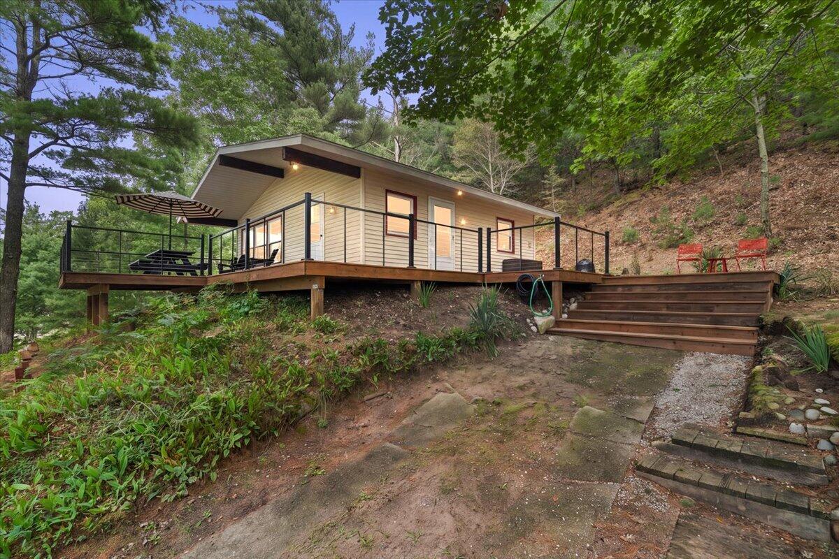 56 S Lighthouse Drive Property Photo 3