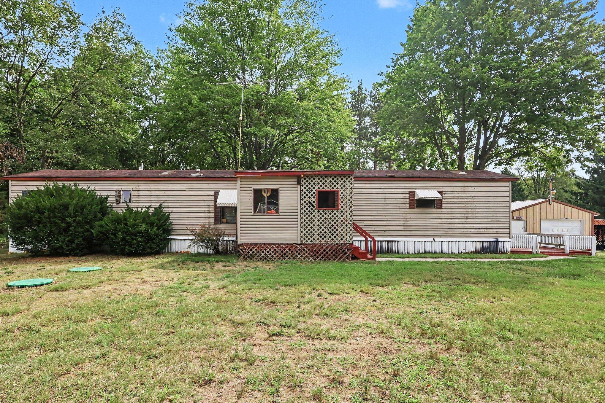 912 S Bossett Road Property Photo 2