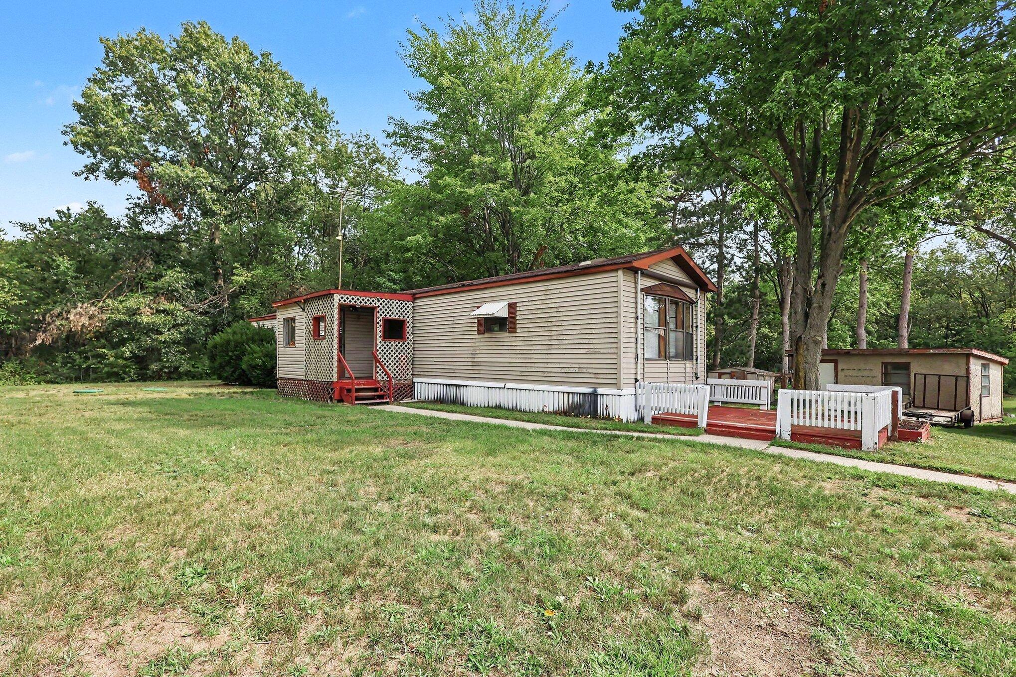 912 S Bossett Road Property Photo 3