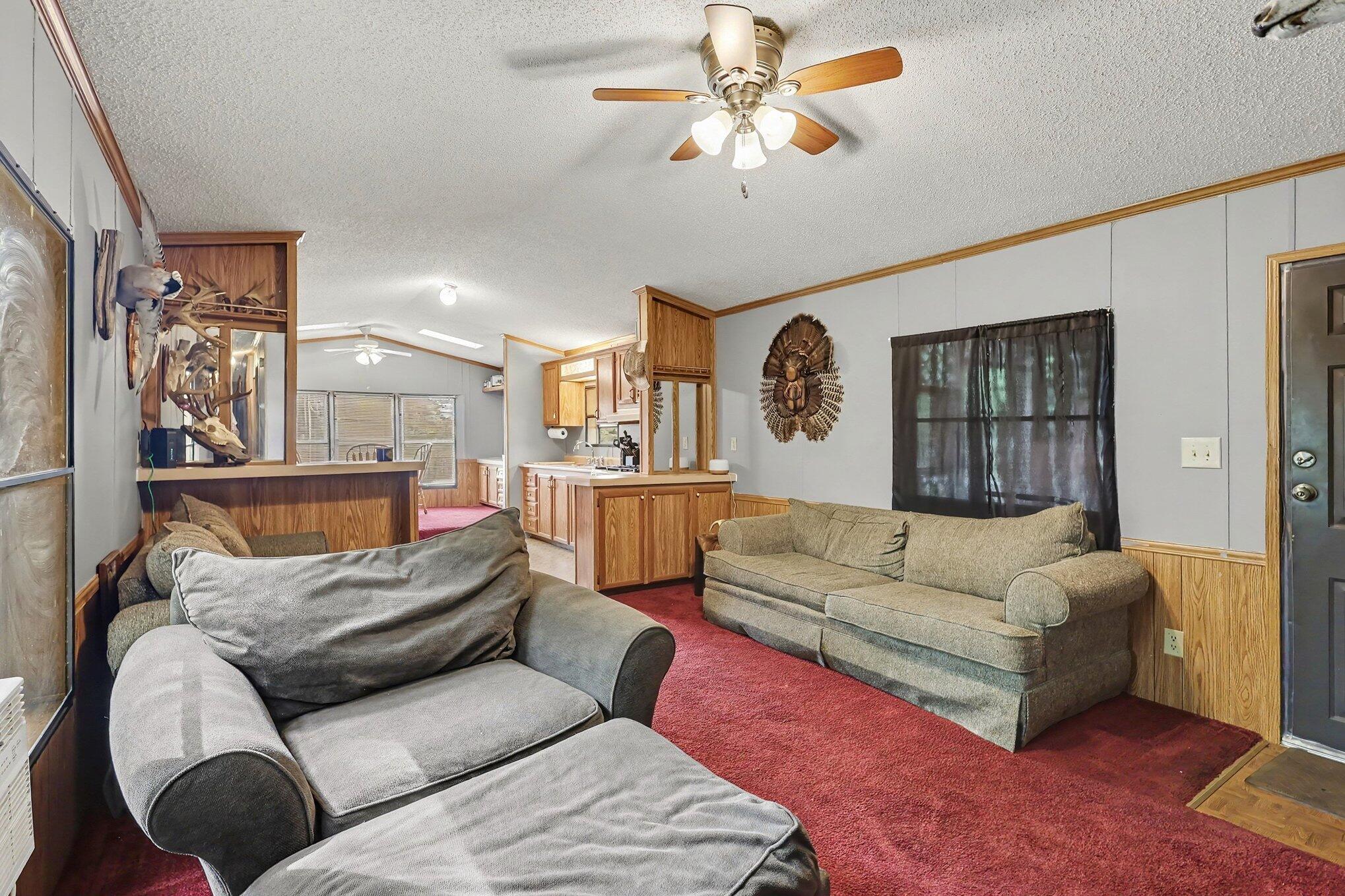 912 S Bossett Road Property Photo 4