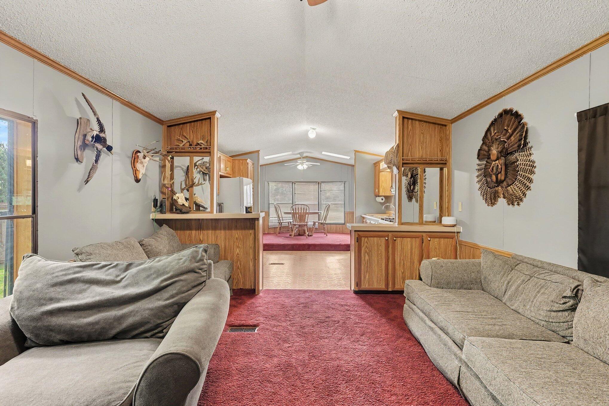 912 S Bossett Road Property Photo 5