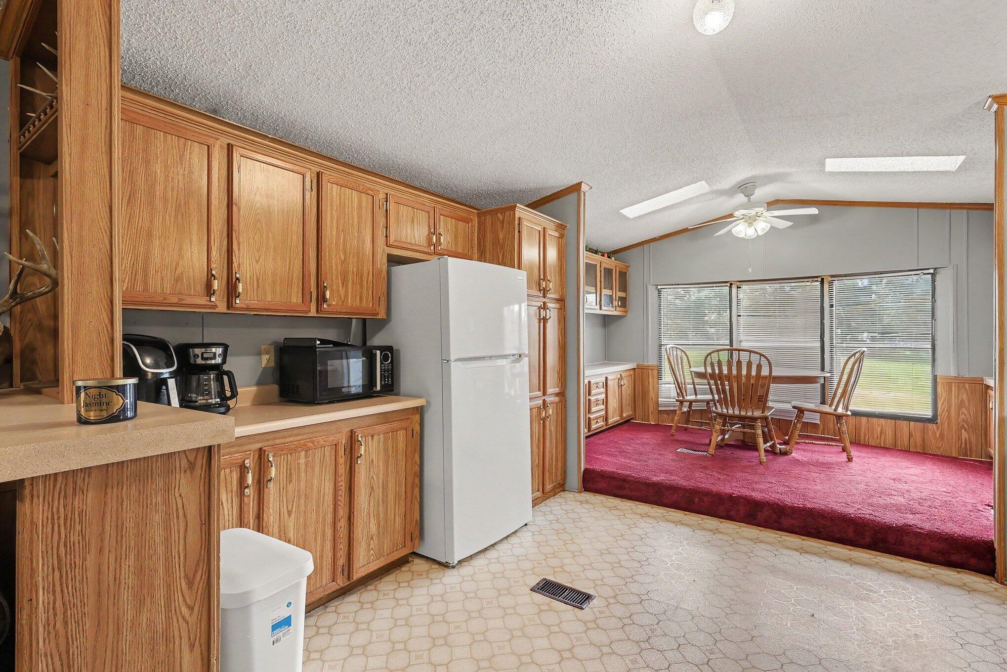 912 S Bossett Road Property Photo 10
