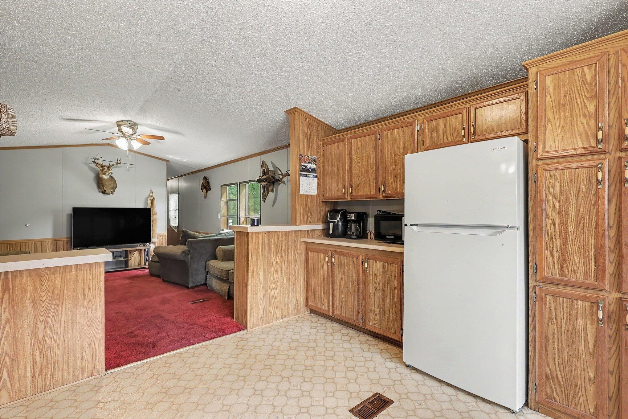 912 S Bossett Road Property Photo 12