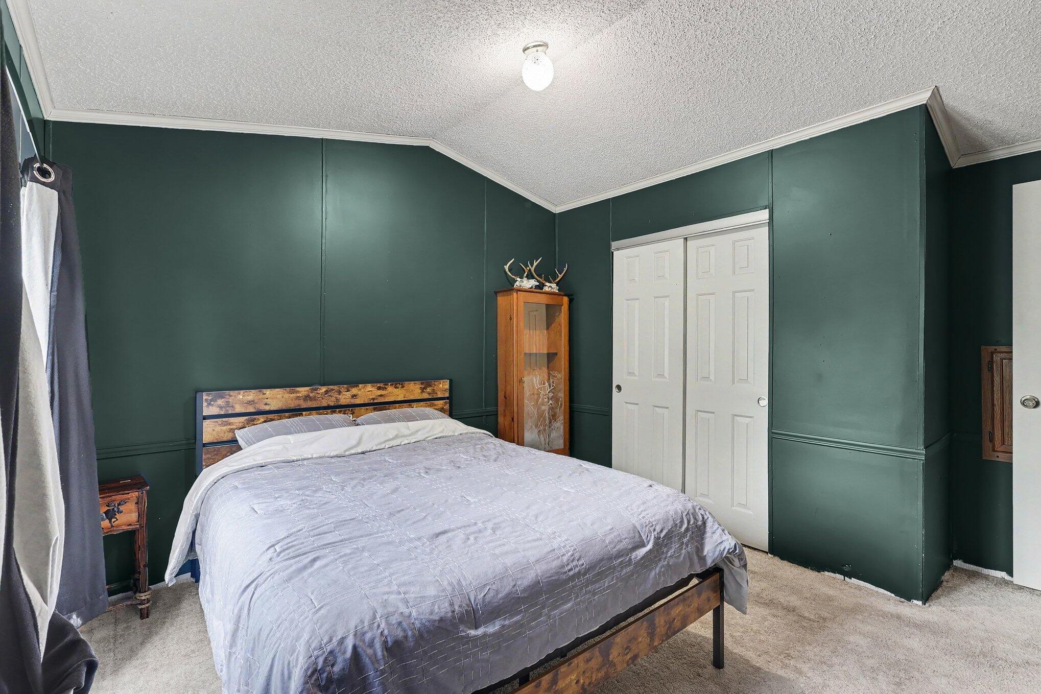 912 S Bossett Road Property Photo 14