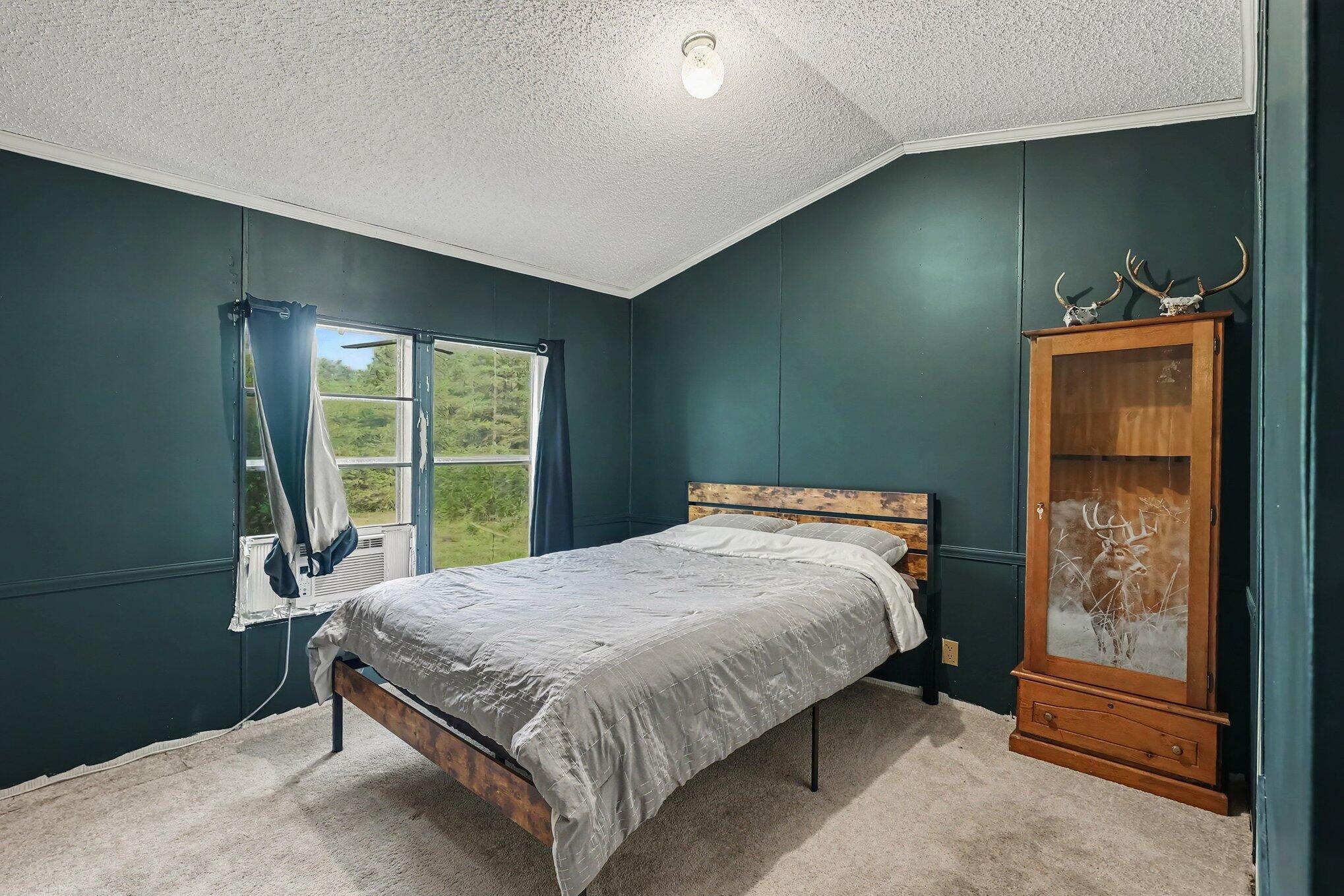 912 S Bossett Road Property Photo 15