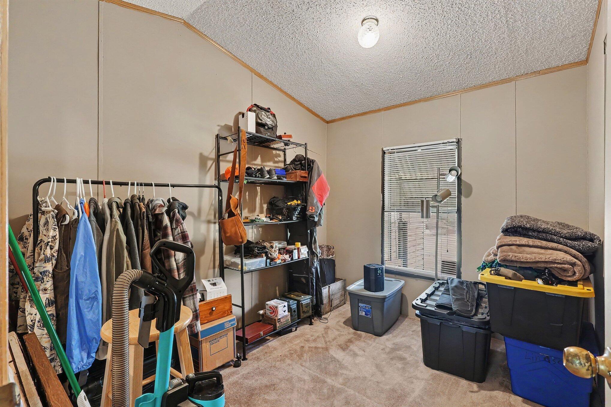 912 S Bossett Road Property Photo 22
