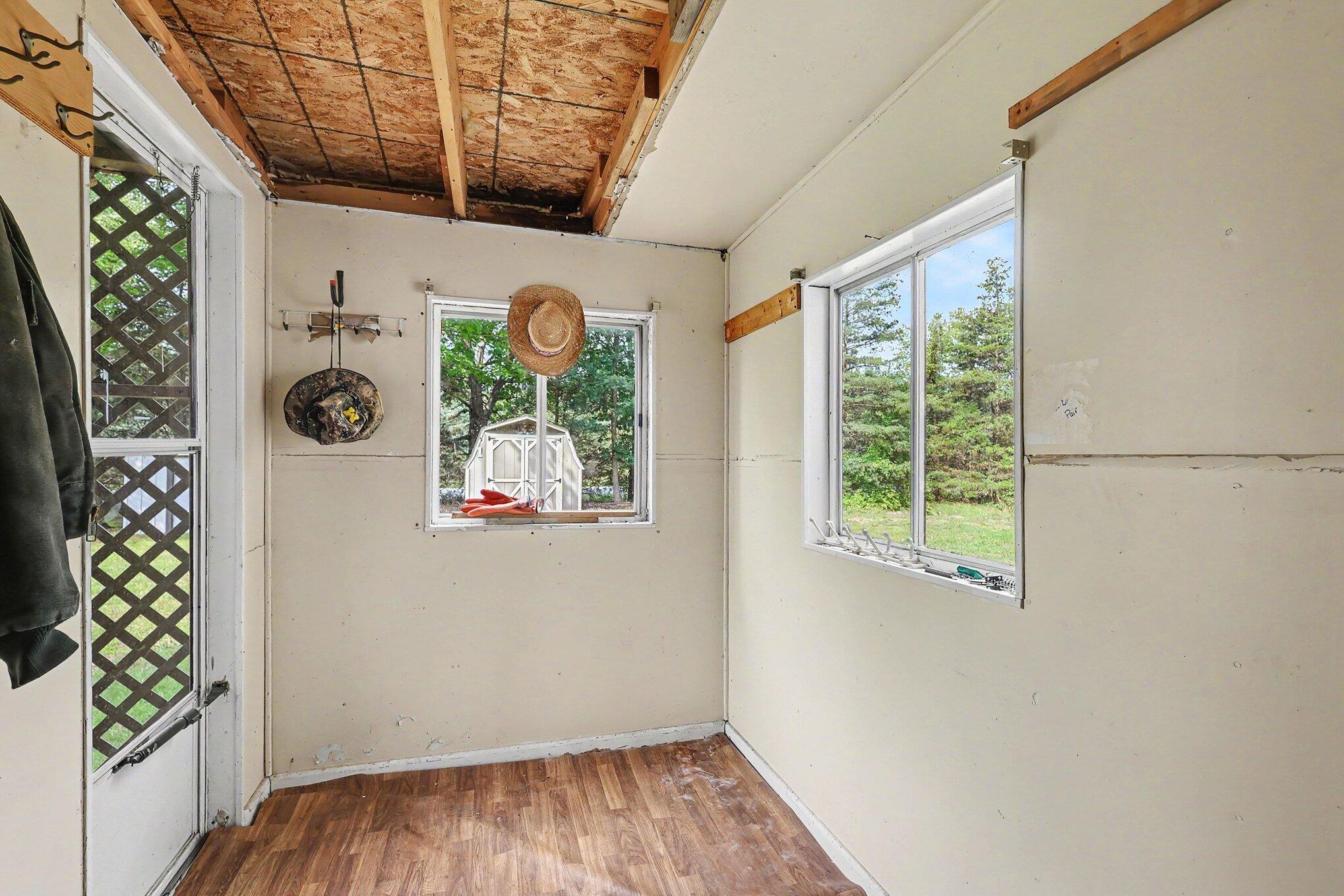 912 S Bossett Road Property Photo 23