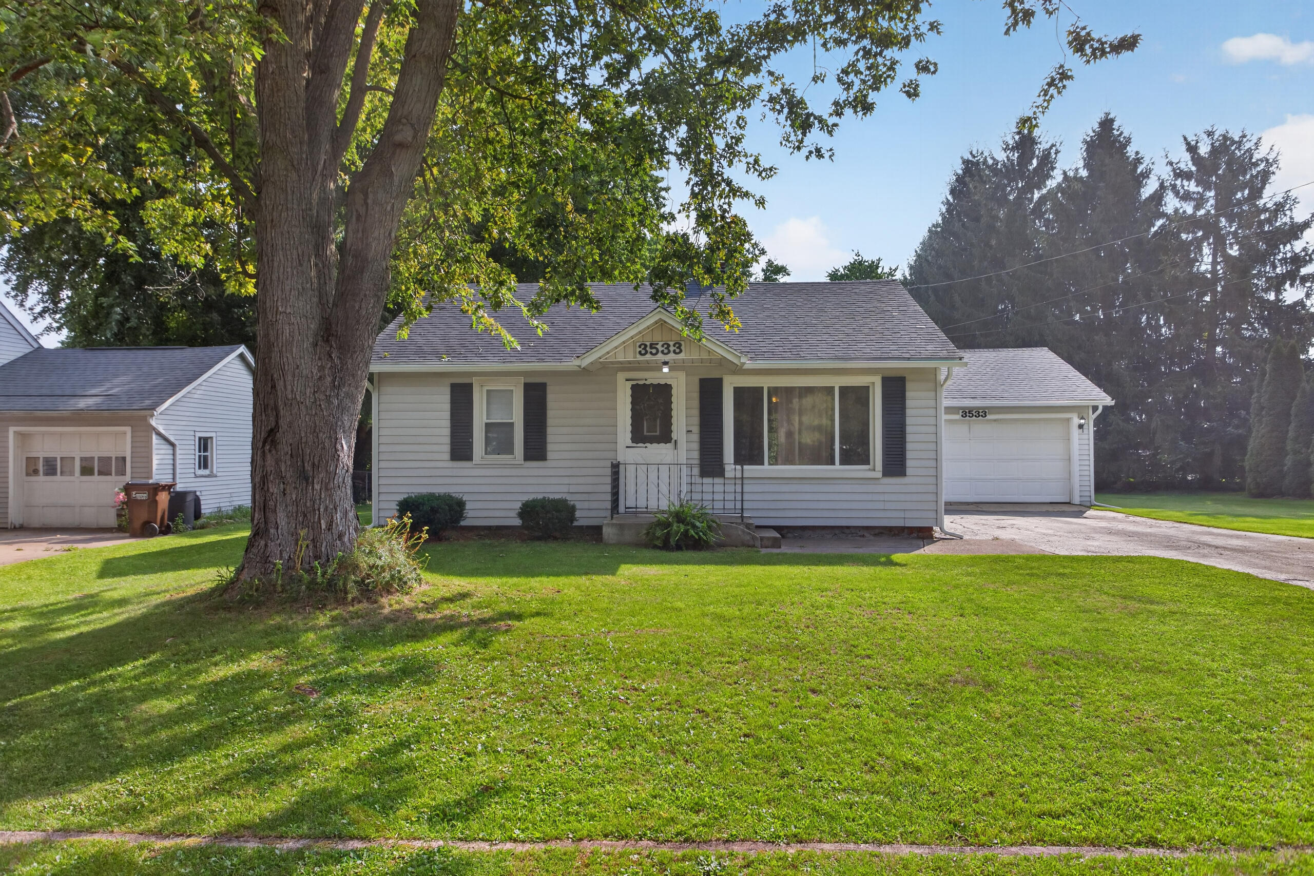 3533 E Gordon Drive