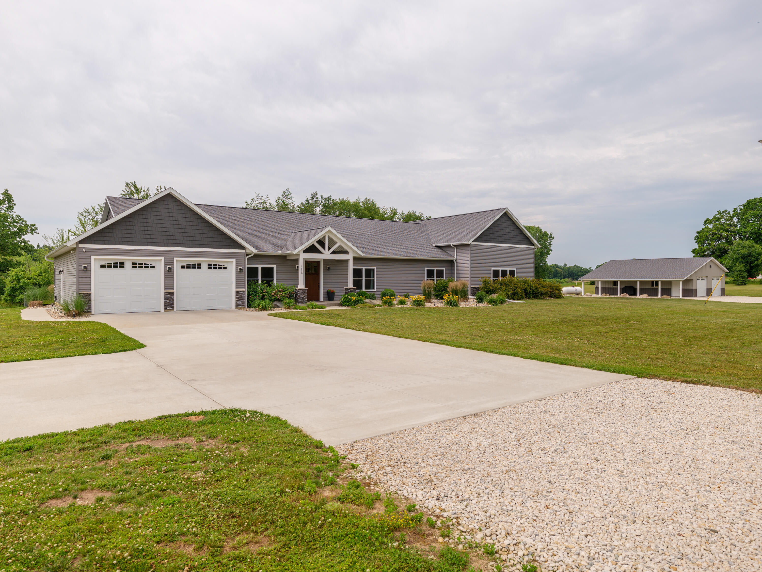 1518 M Drive S Property Photo 1