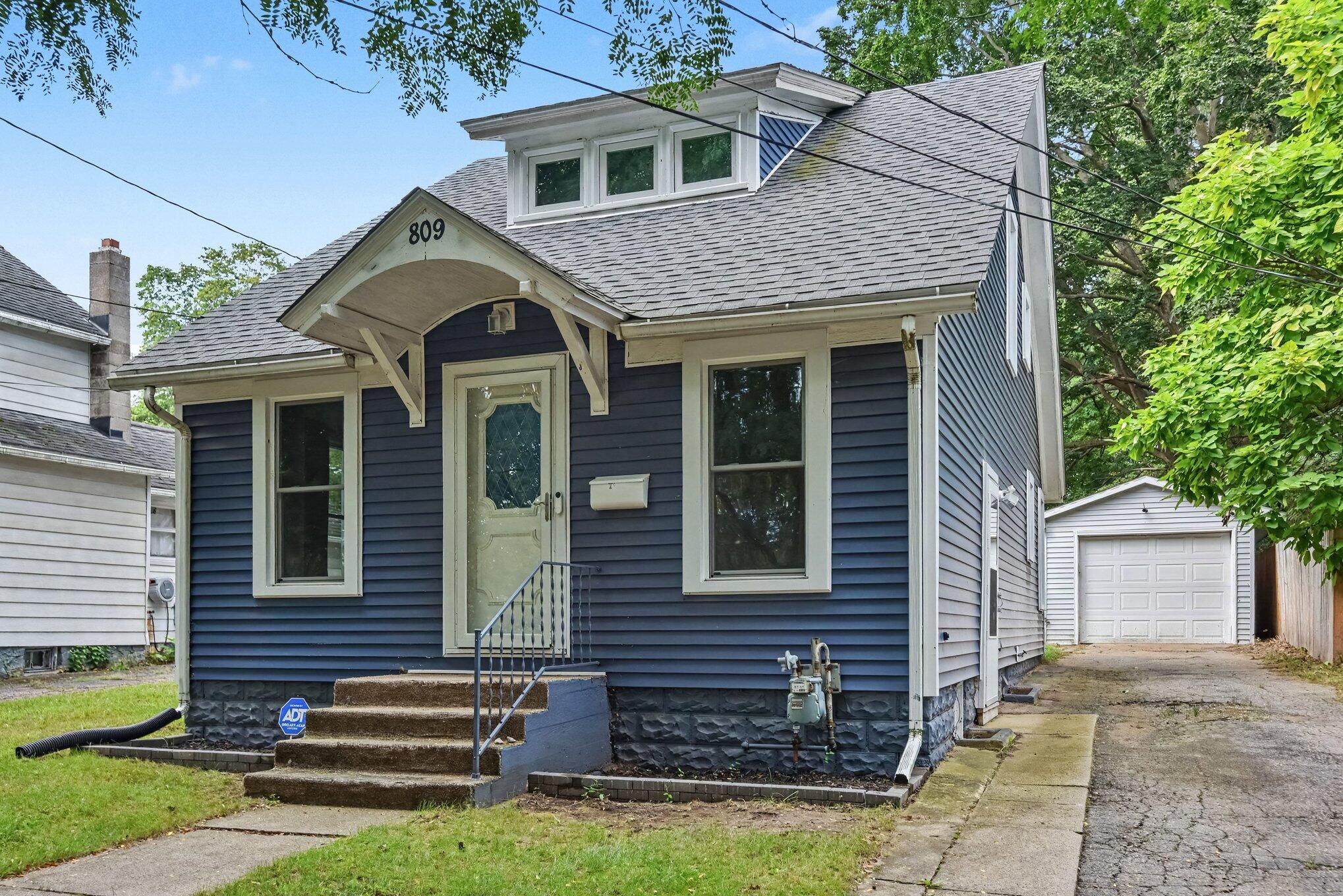 809 Hall Street Property Photo 1
