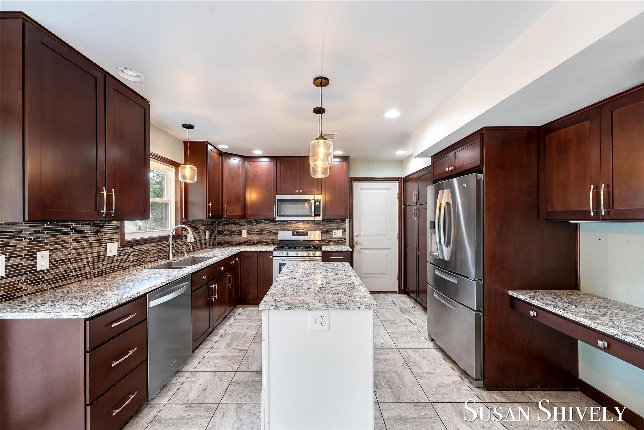 5022 Montauk Drive Nw Property Photo 5
