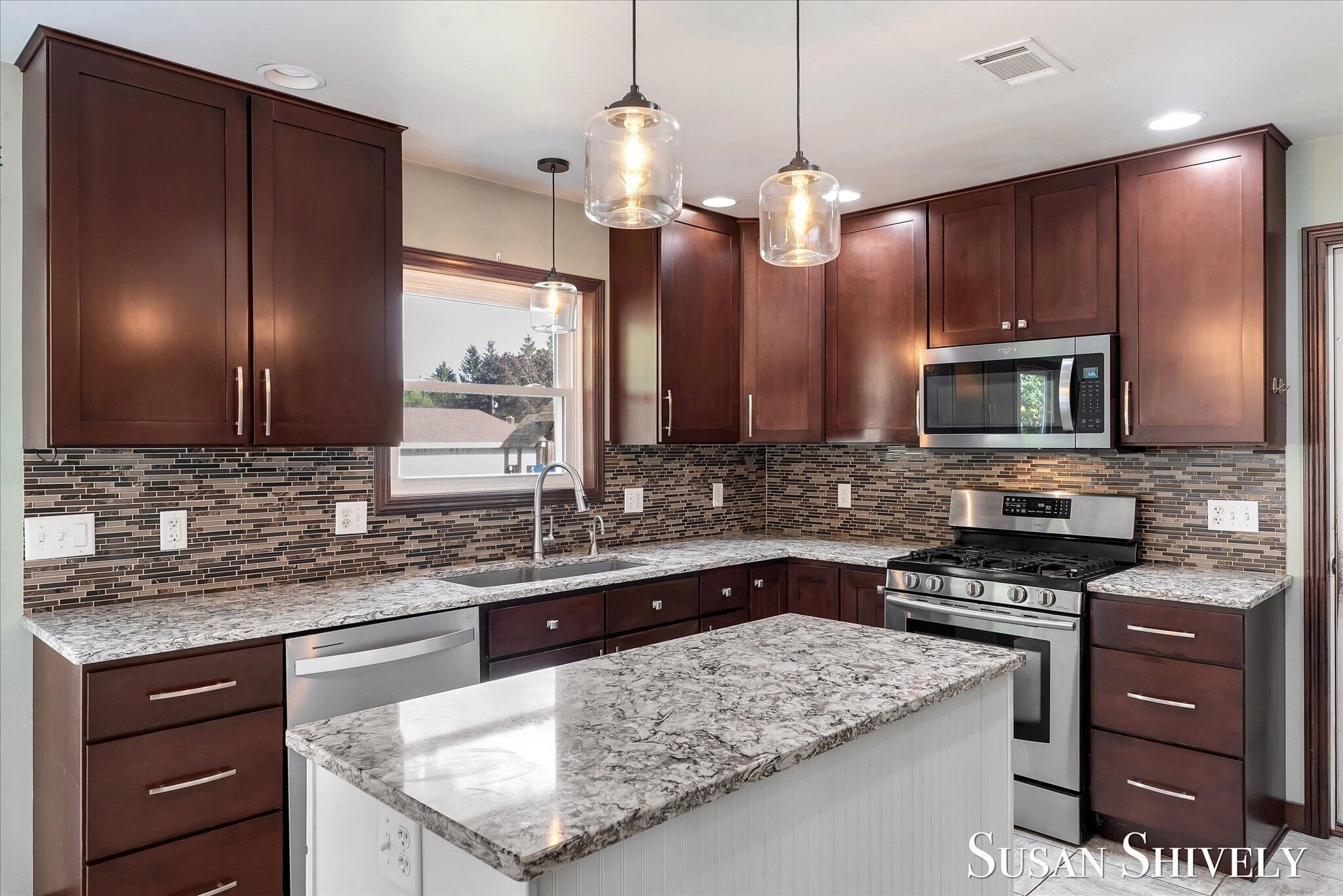 5022 Montauk Drive Nw Property Photo 6