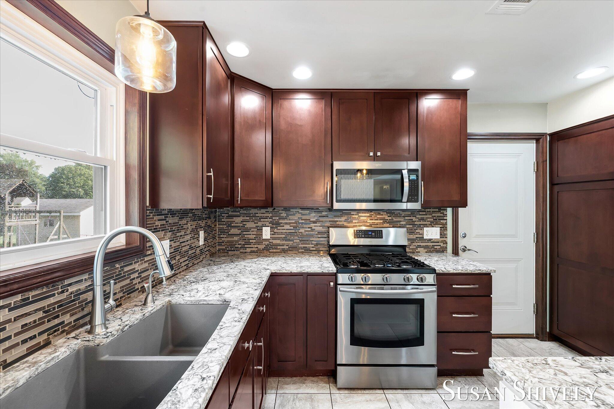 5022 Montauk Drive Nw Property Photo 7