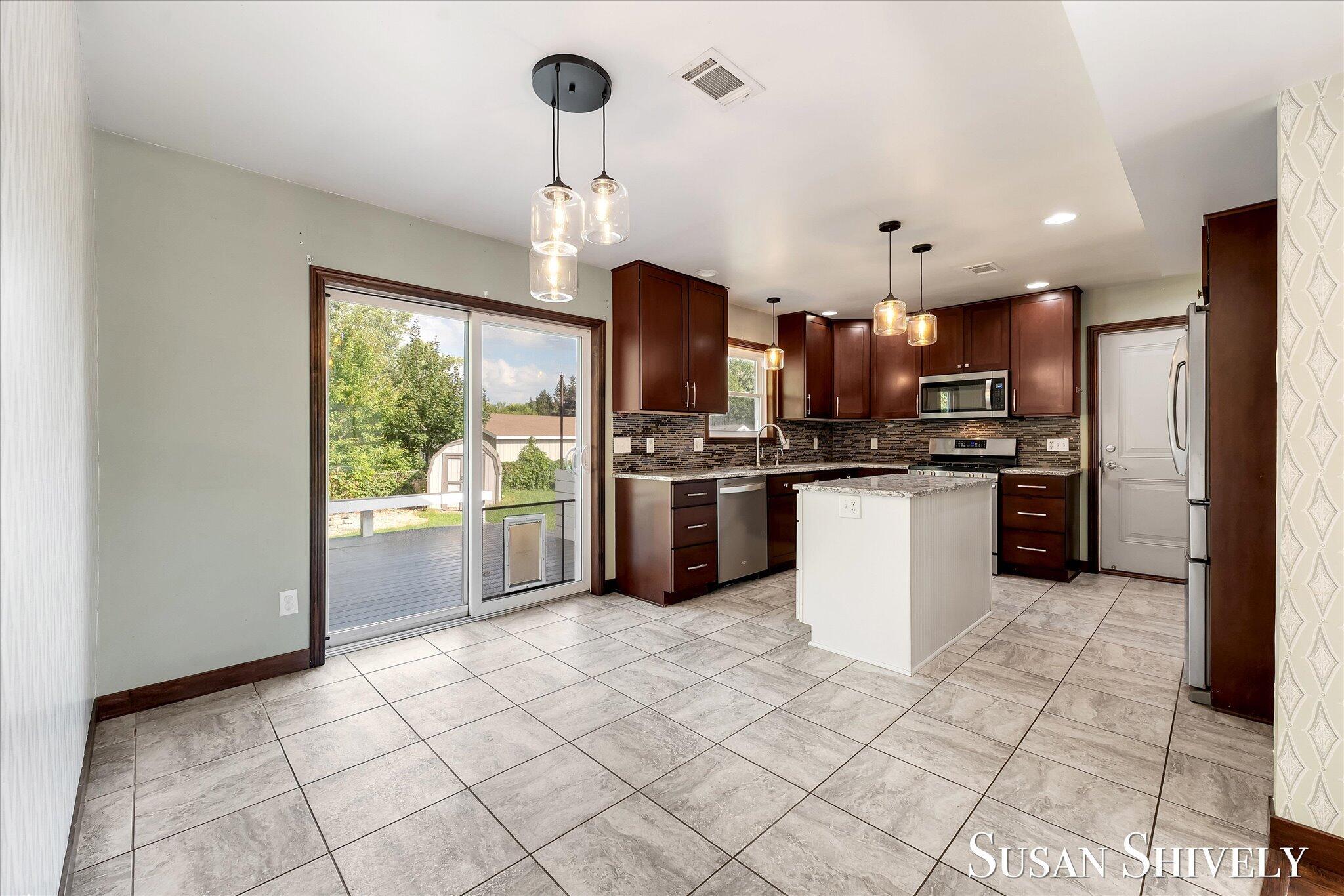 5022 Montauk Drive Nw Property Photo 10