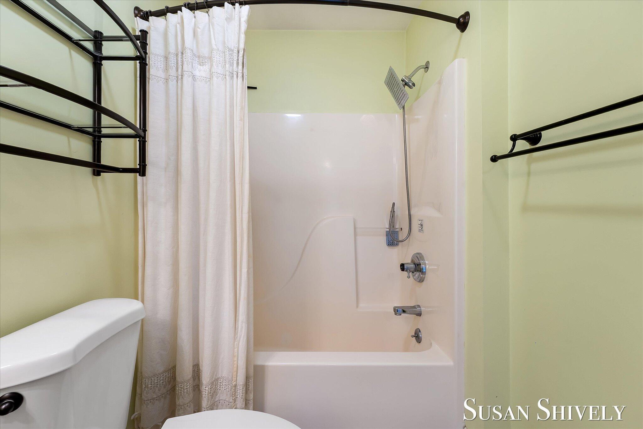 5022 Montauk Drive Nw Property Photo 18