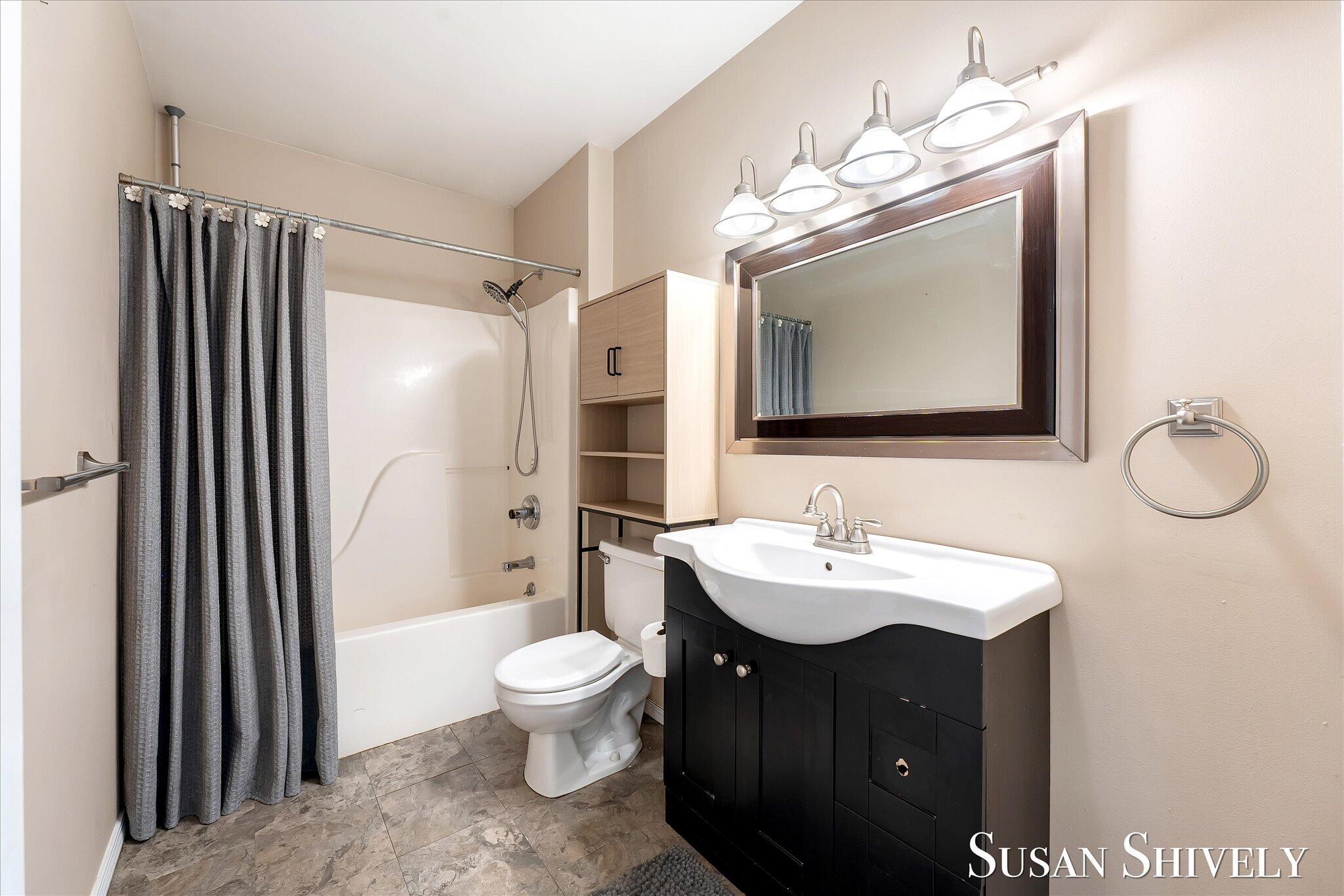 5022 Montauk Drive Nw Property Photo 20