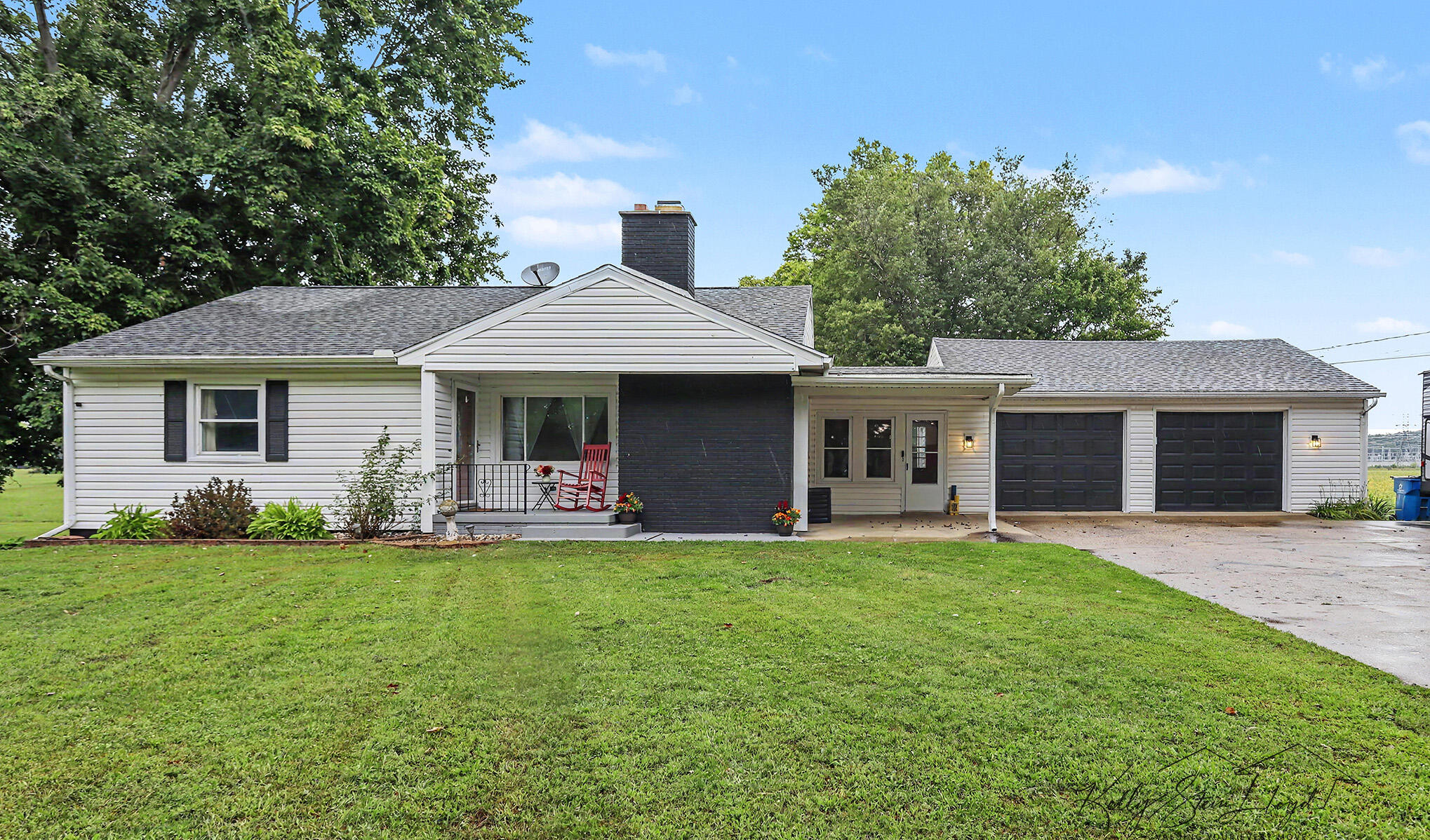 751 Riverview Drive Property Photo 2