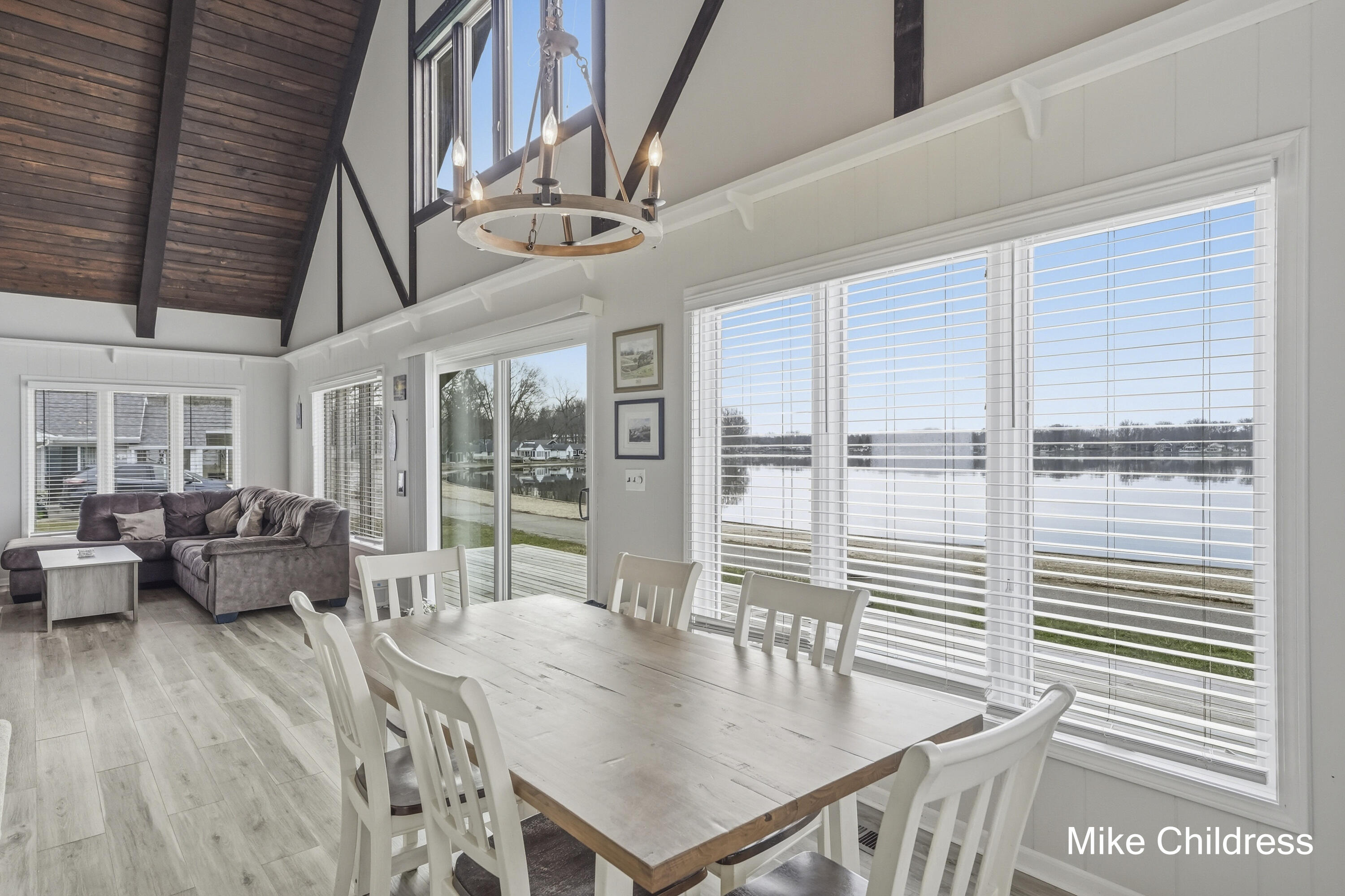 6390 Lakeshore Drive Property Photo 3