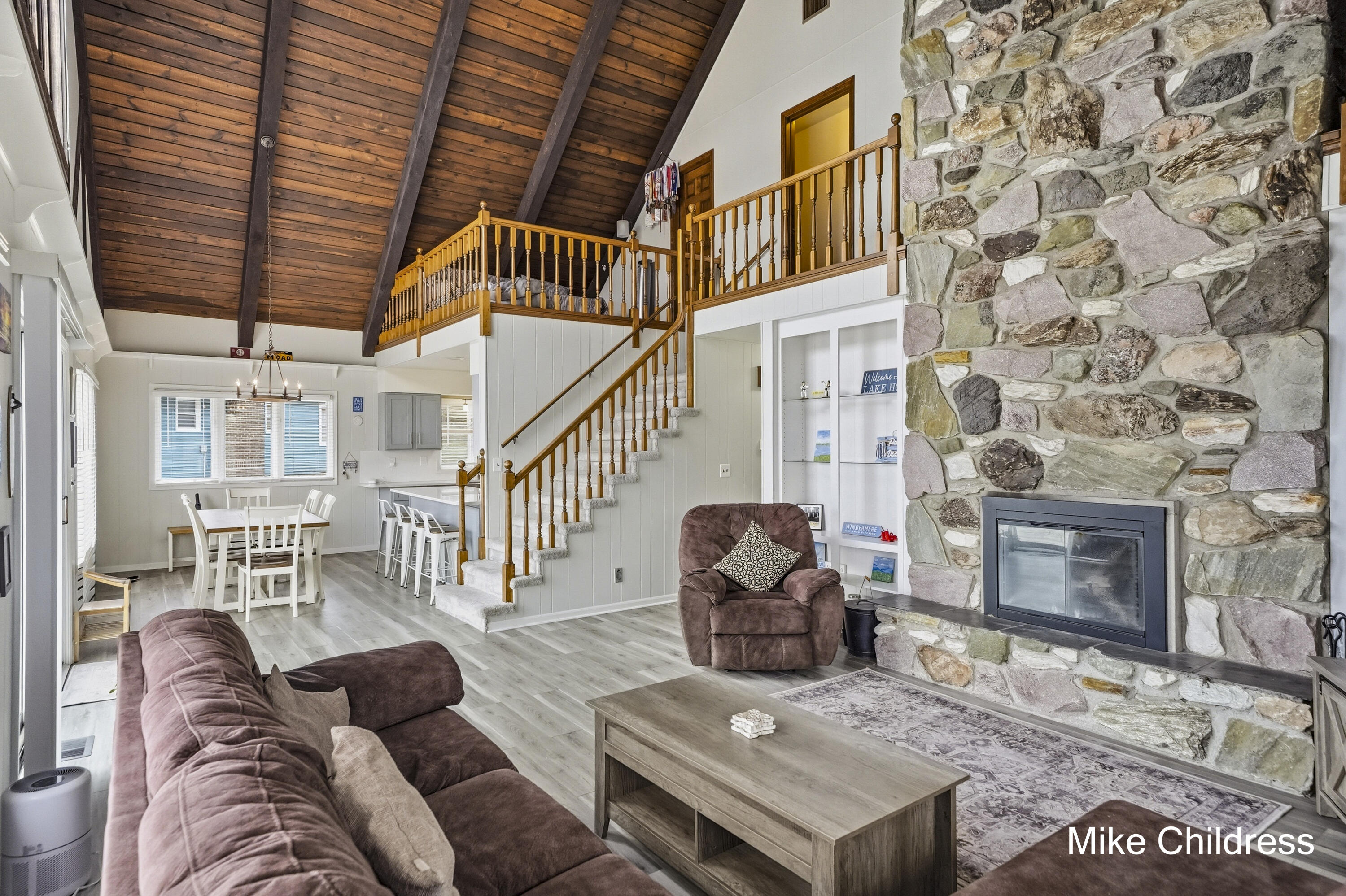 6390 Lakeshore Drive Property Photo 7