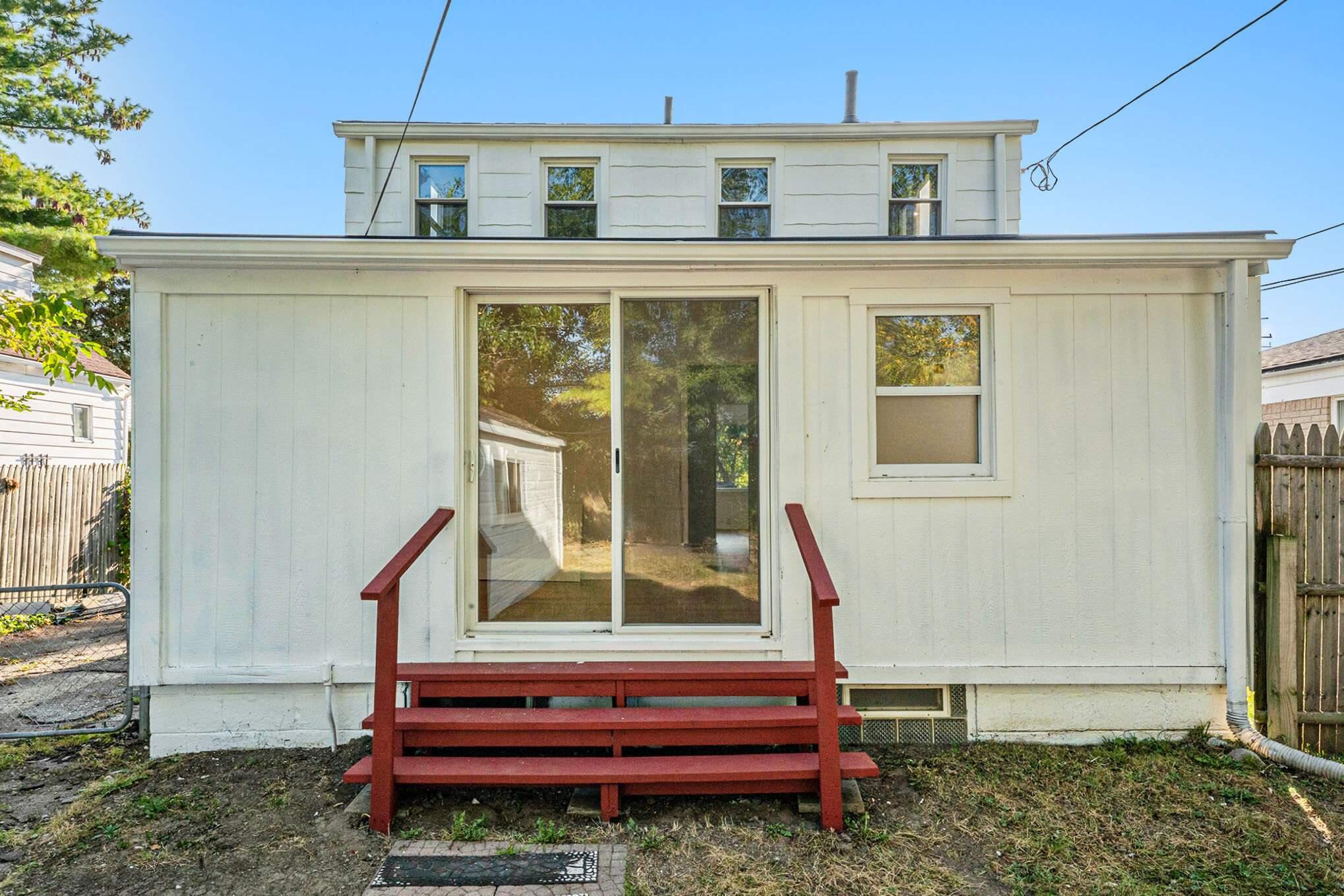 23735 Donald Avenue Property Photo 10