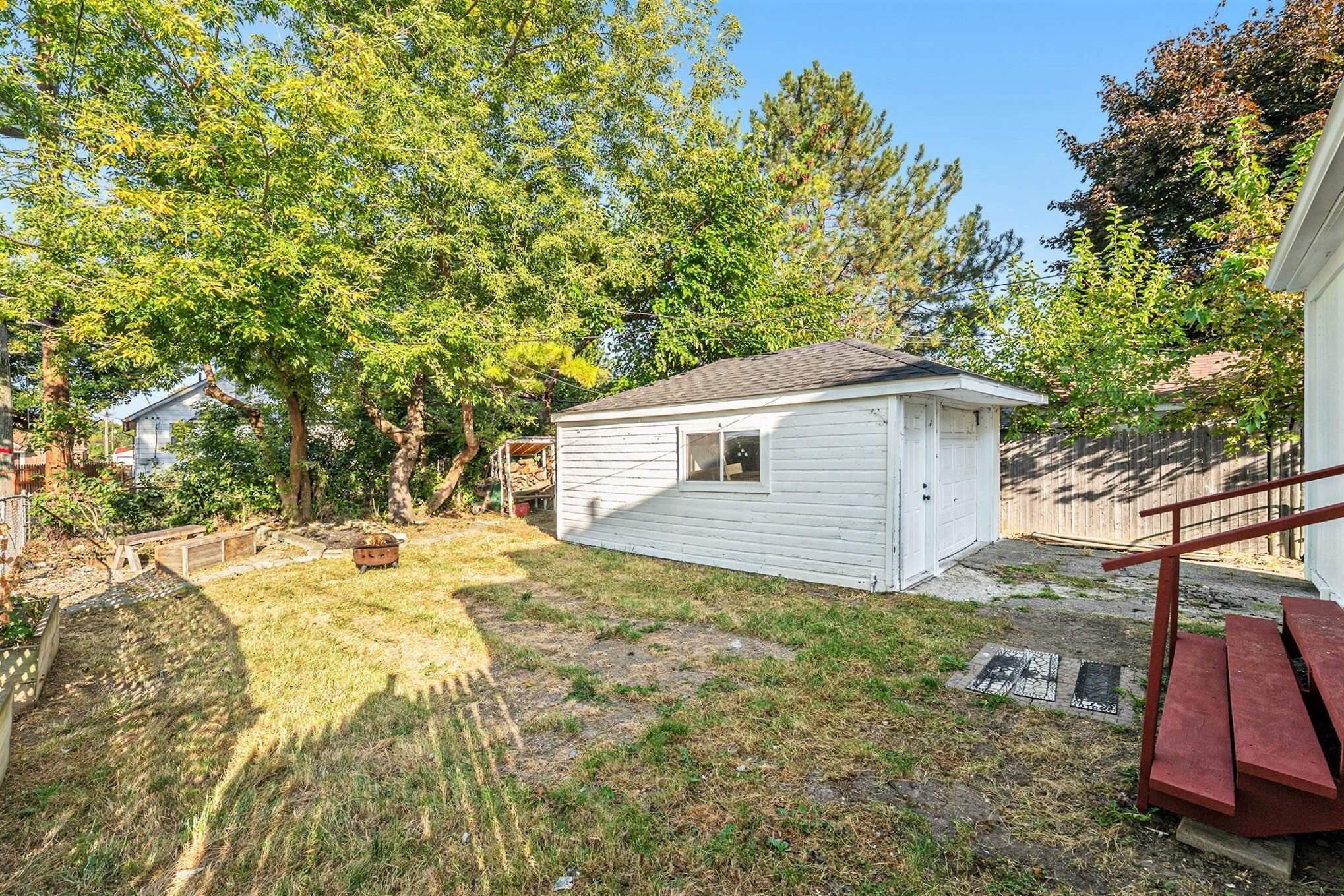 23735 Donald Avenue Property Photo 11