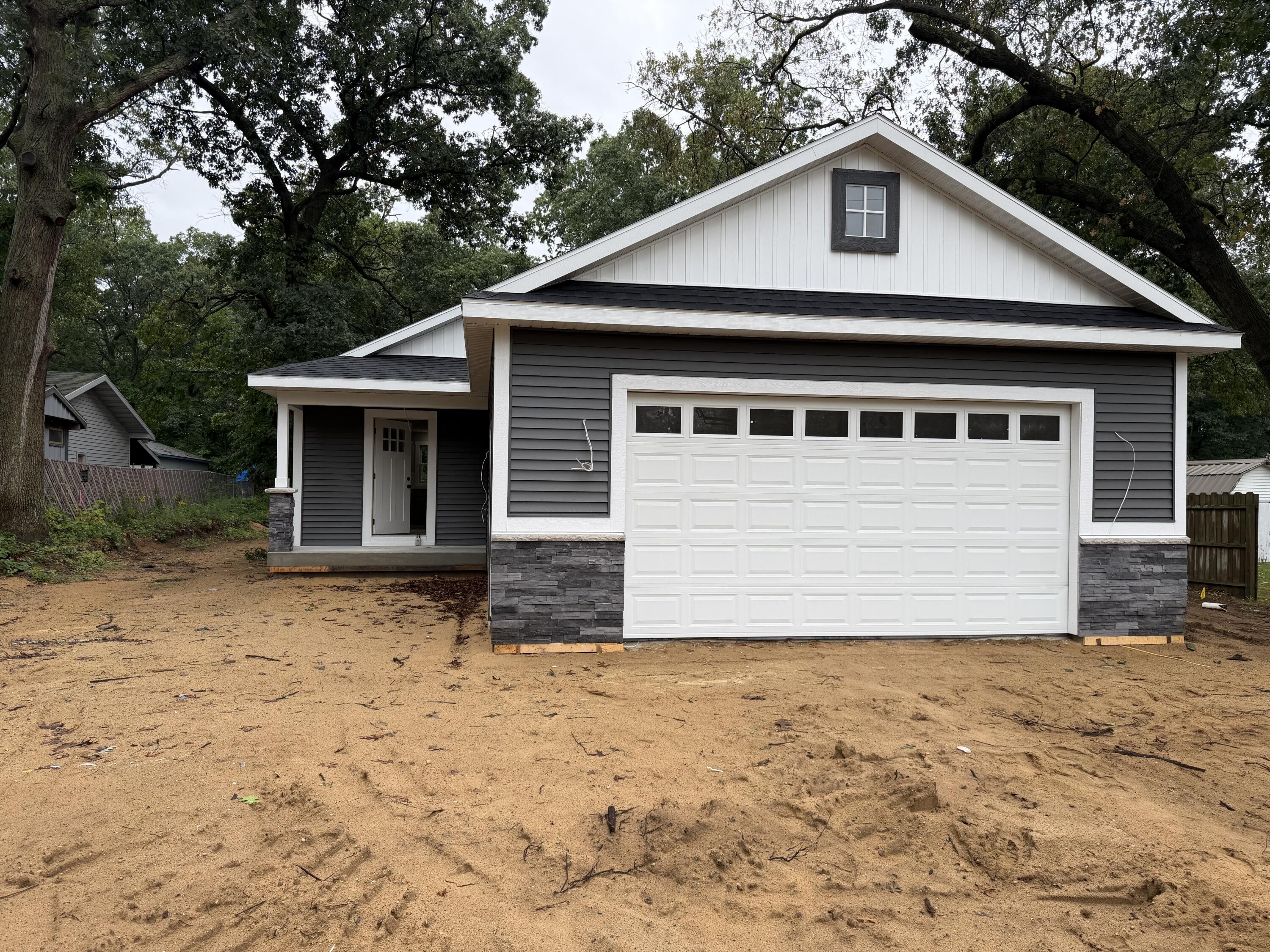 2245 Macarthur Road Property Photo 1