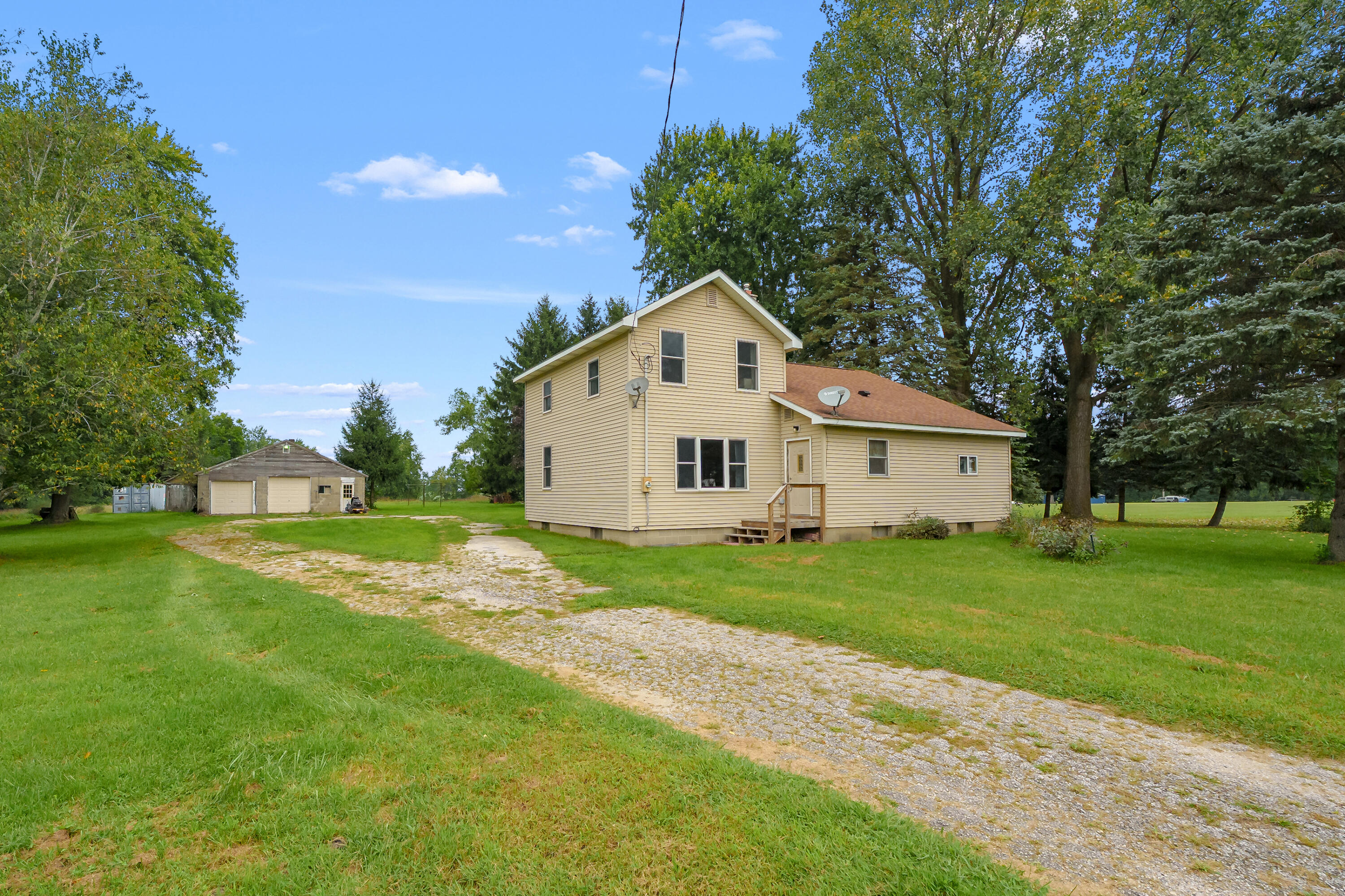 39264 W Red Arrow Highway Property Photo 1