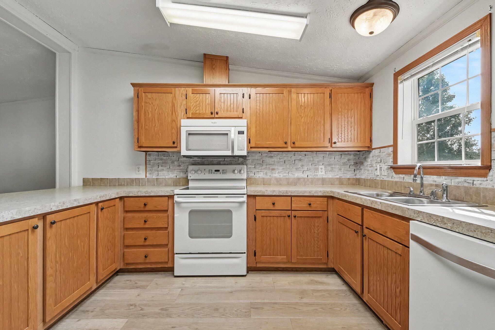 3524 Cloverfield Drive Property Photo 13