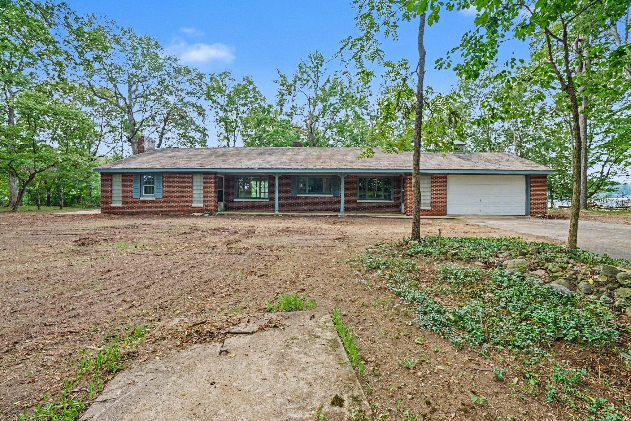 10403 S Chapin Lane Property Photo 1