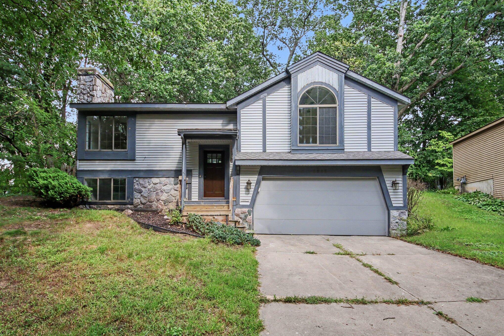 1312 Gladstone Drive Se Property Photo 1