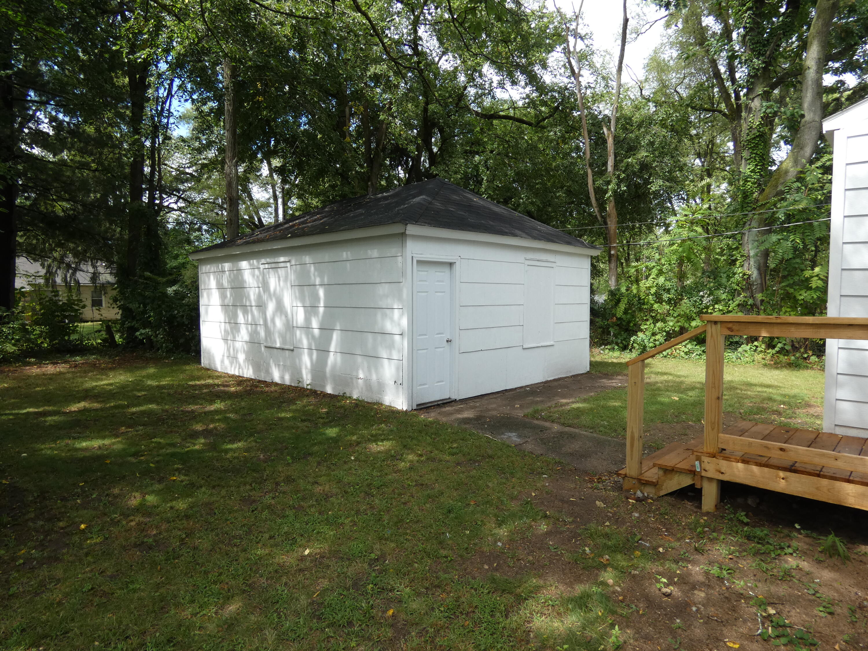 1330 Bishop Avenue Property Photo 5