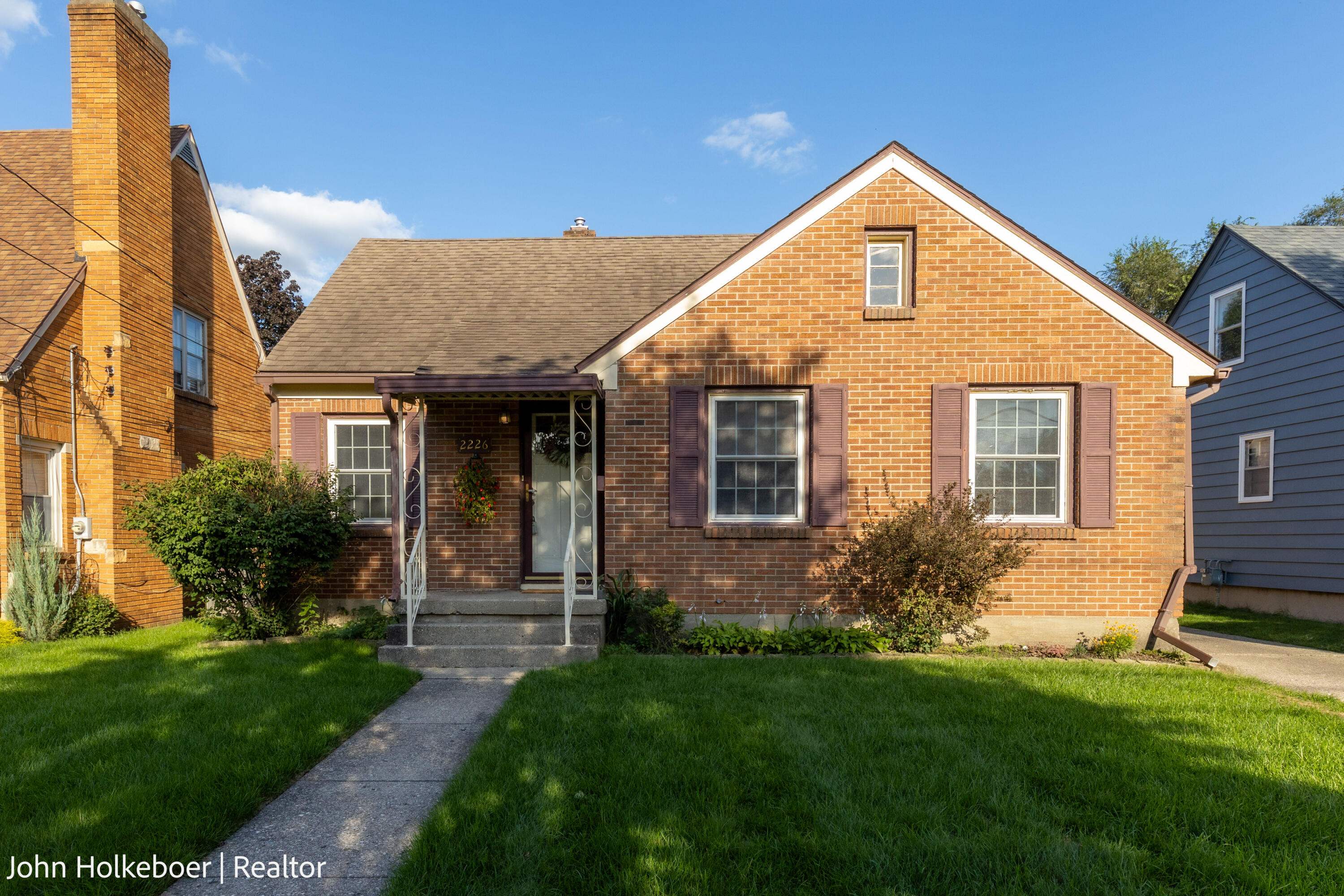2226 College Avenue Se Property Photo 2