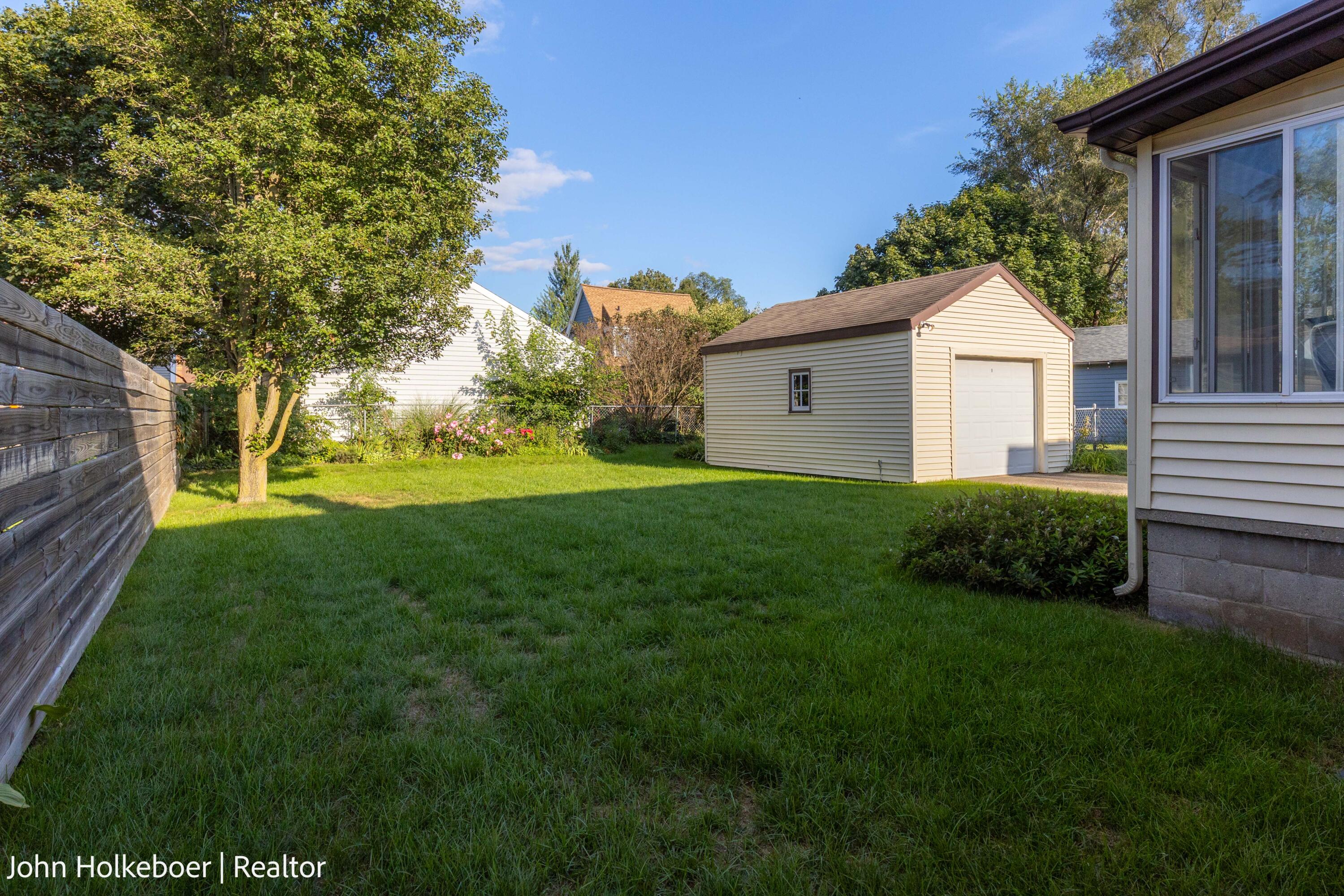 2226 College Avenue Se Property Photo 3