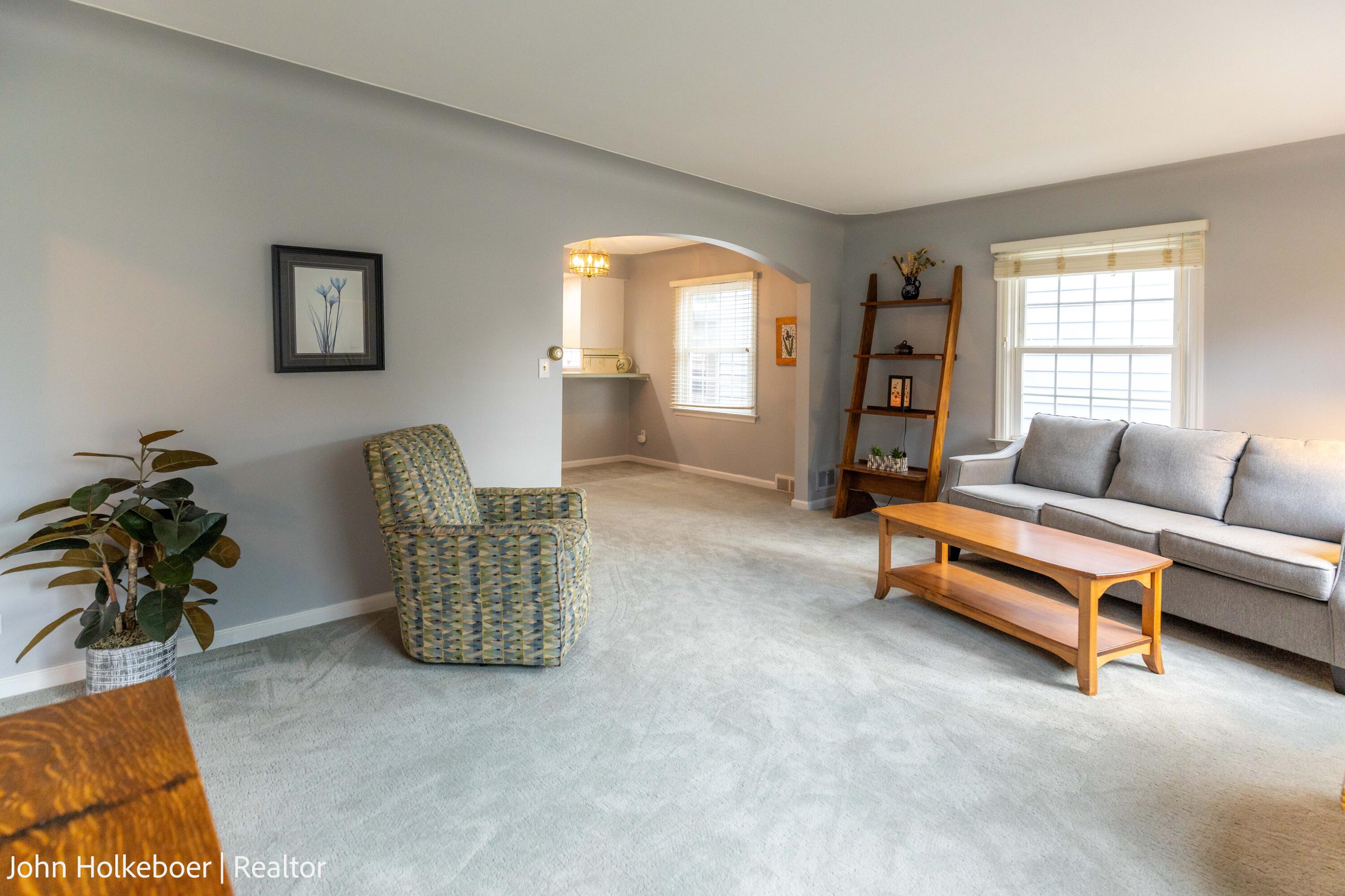 2226 College Avenue Se Property Photo 5
