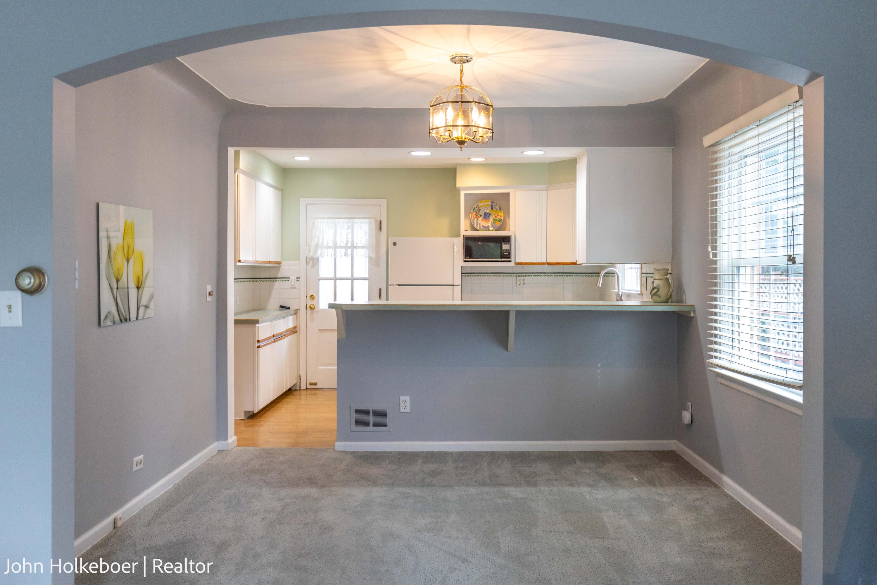 2226 College Avenue Se Property Photo 8