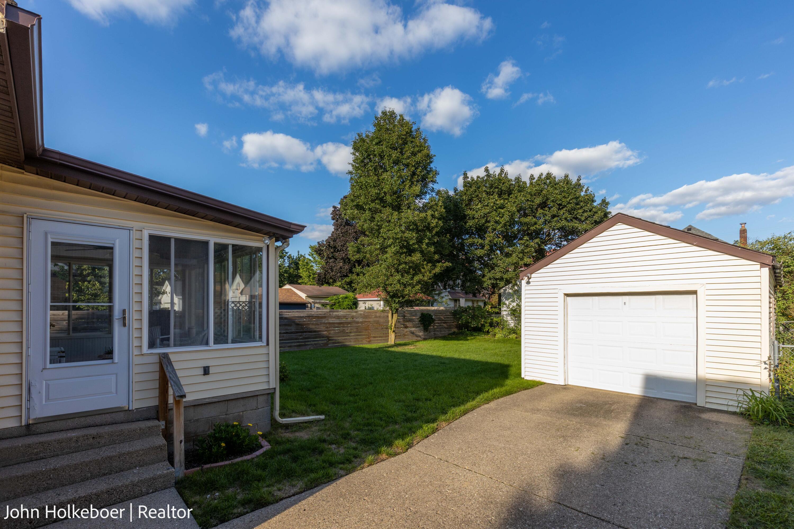 2226 College Avenue Se Property Photo 25