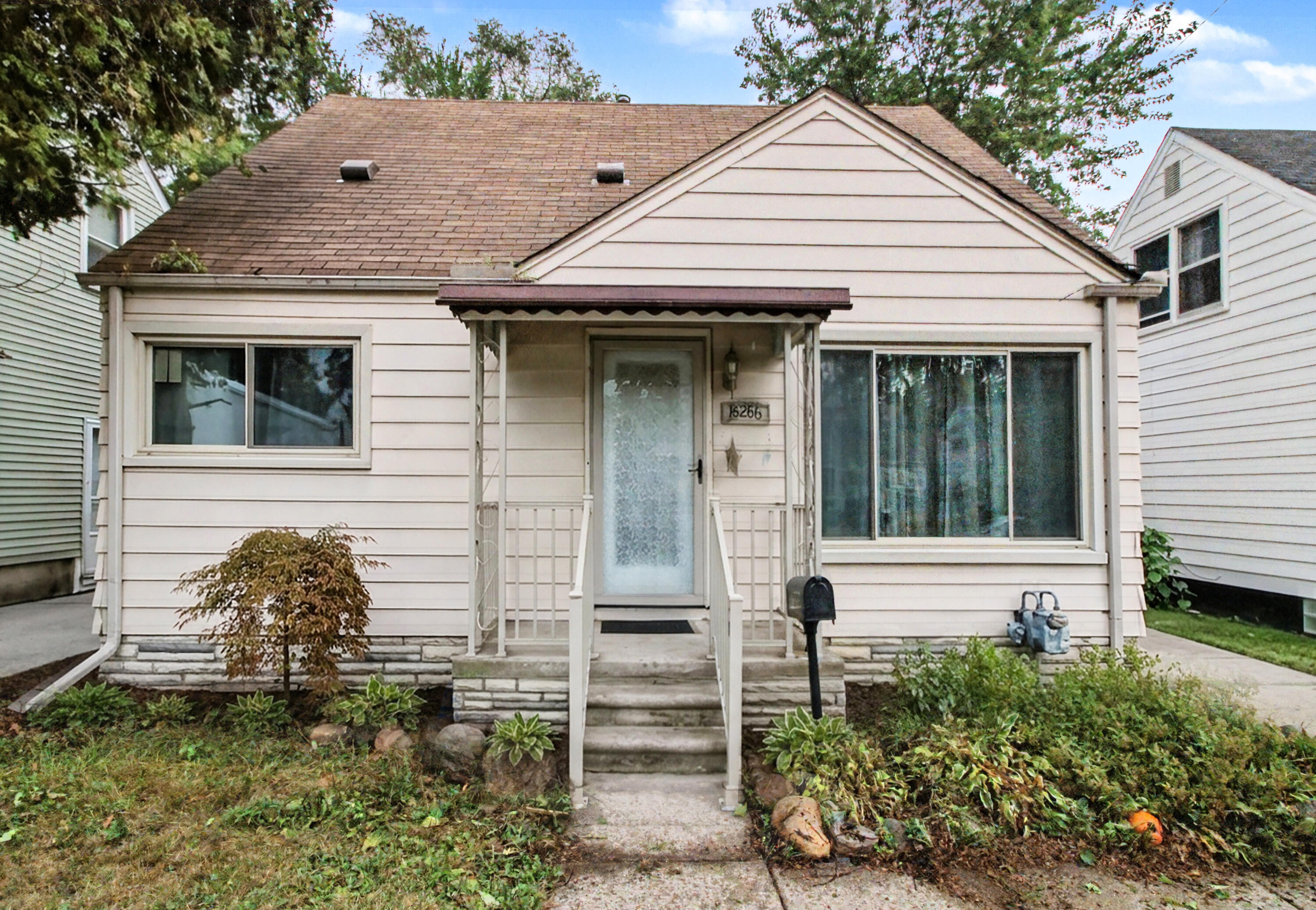 18286 Denby Street Property Photo 2