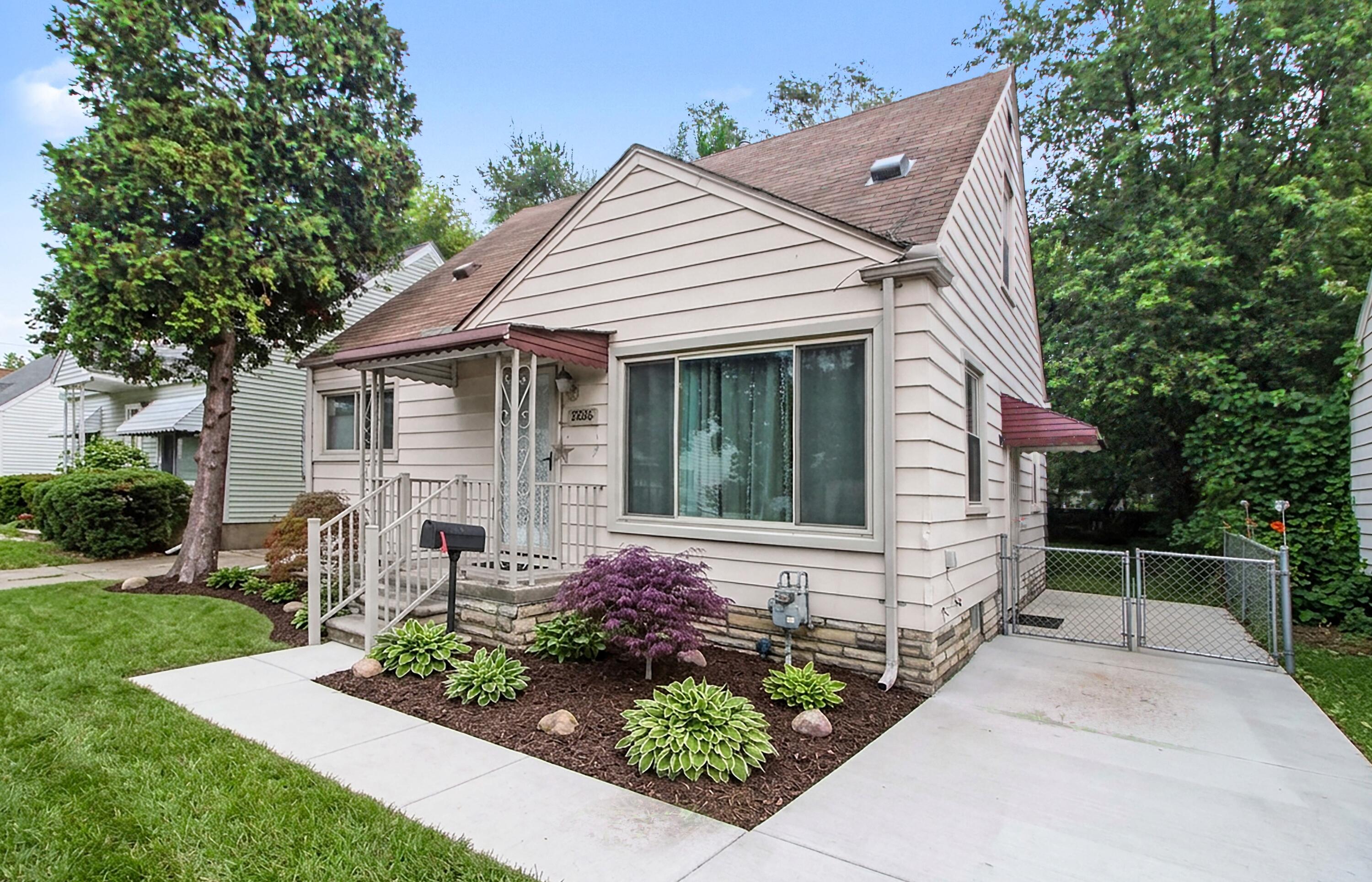 18286 Denby Street Property Photo 4